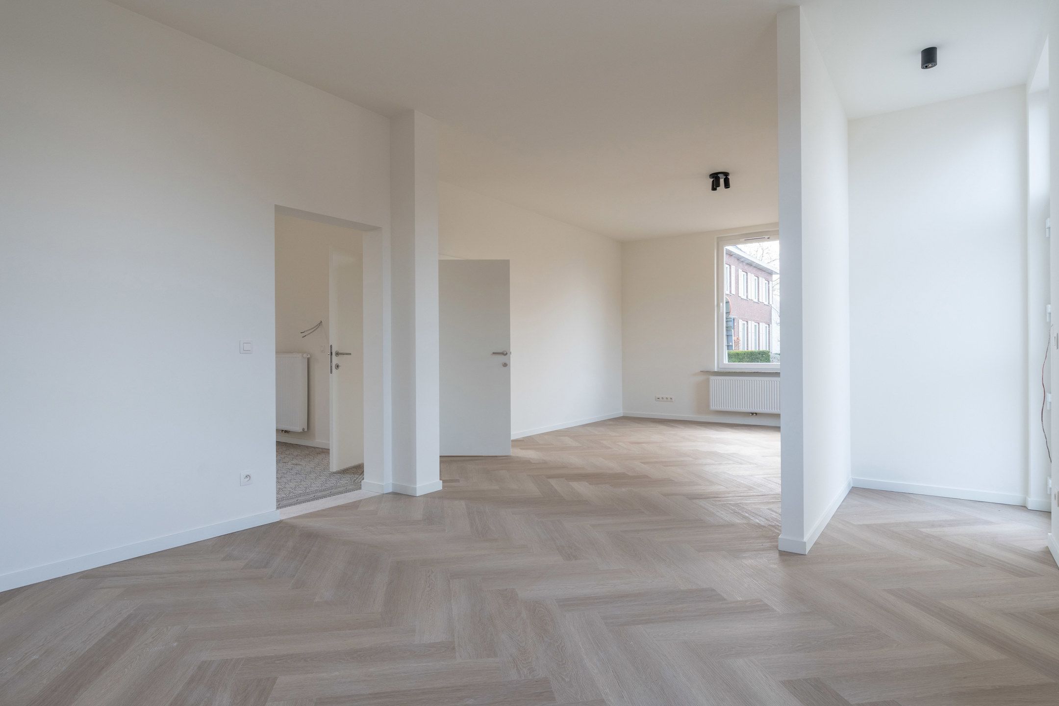 Gerenoveerde woning met 4 slaapkamers op 375m² te Arendonk. foto 4