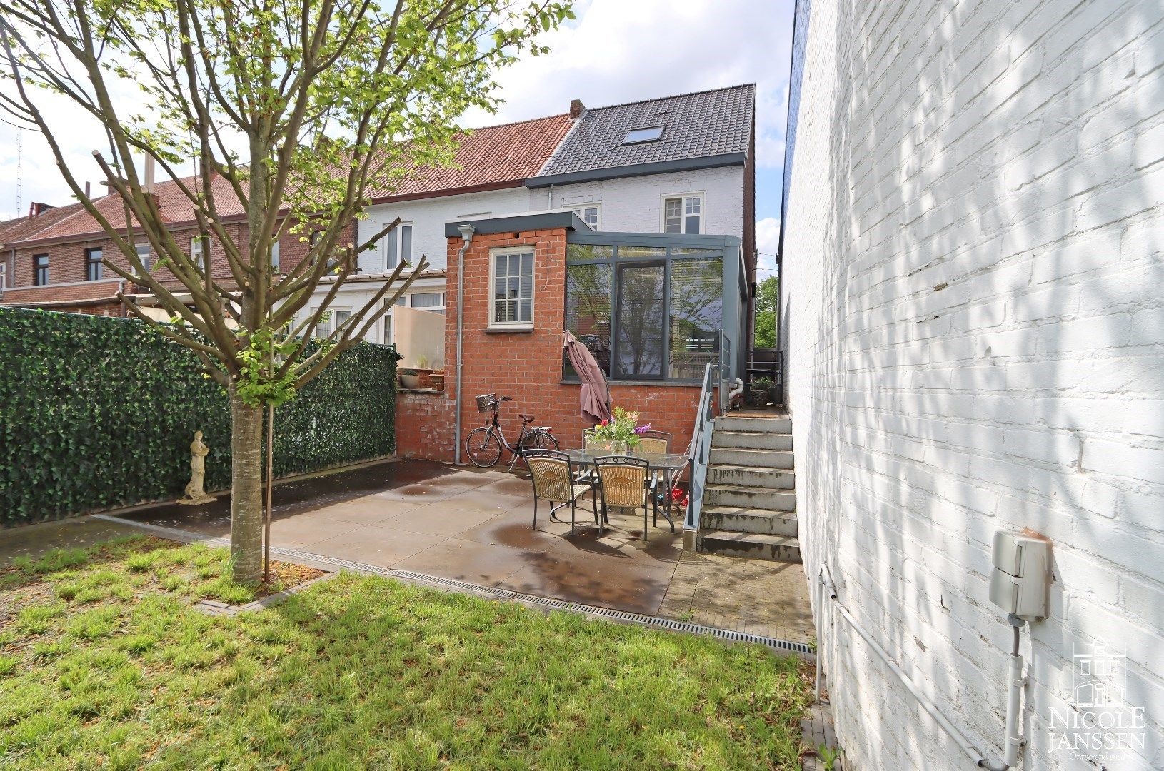 Mooi gerenoveerde stadswoning met drie slaapkamers en stadstuintje  foto 2