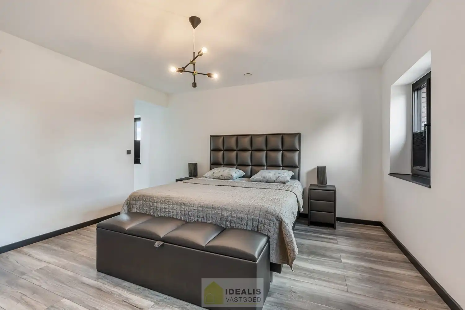 EEN BIJZONDER RIANTE WONING VAN MAAR LIEFST 302M² WOONOPPERVLAKTE OP EEN KNAP PERCEEL VAN 5A 90CA. foto 39