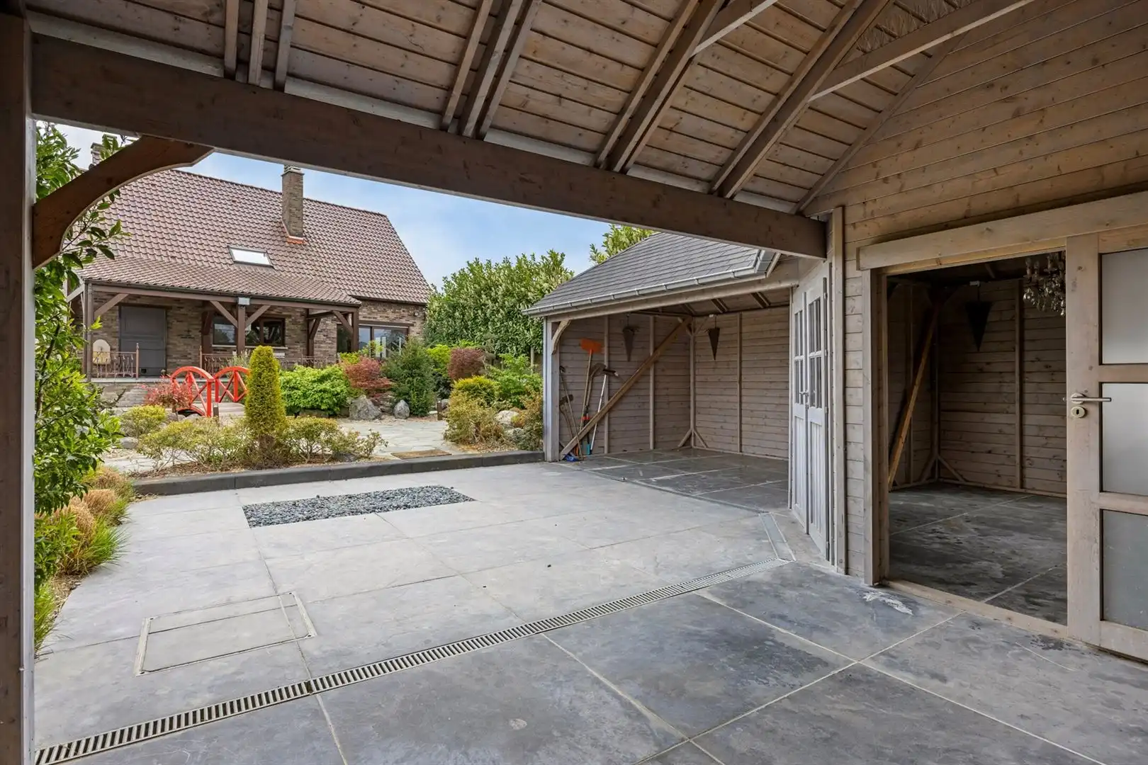 Exclusieve Villa met Luxe afwerking en idyllische tuin. foto 43