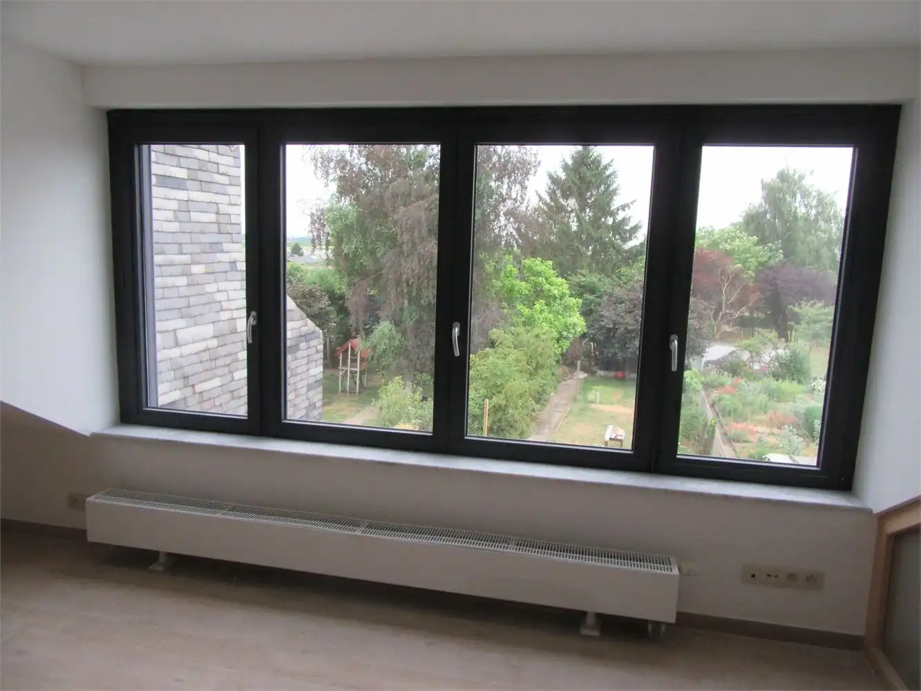 Rijwoning met modern interieur foto 16
