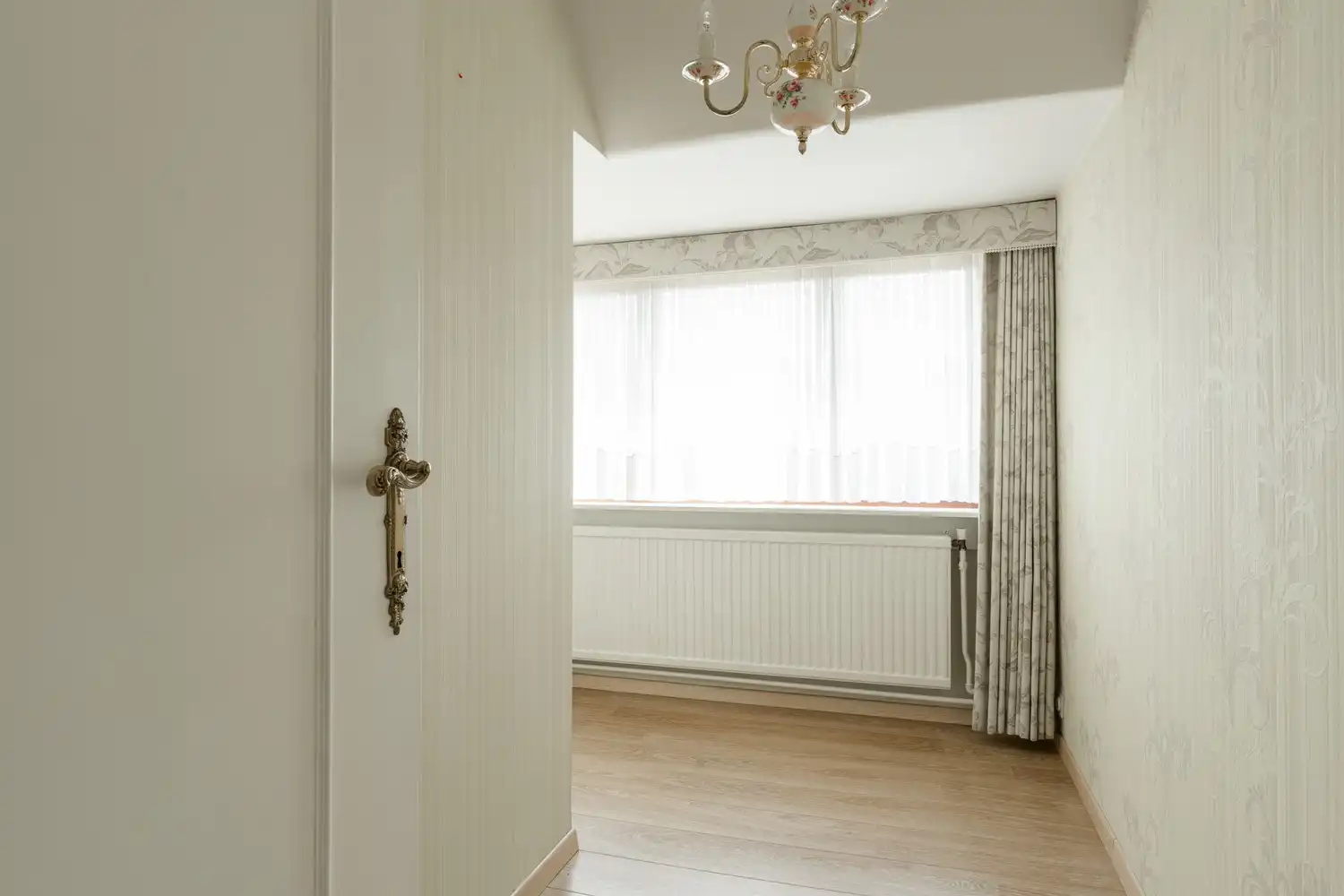 Charmante op te frissen woning van 187 m² op een toplocatie in Pelt! foto 25
