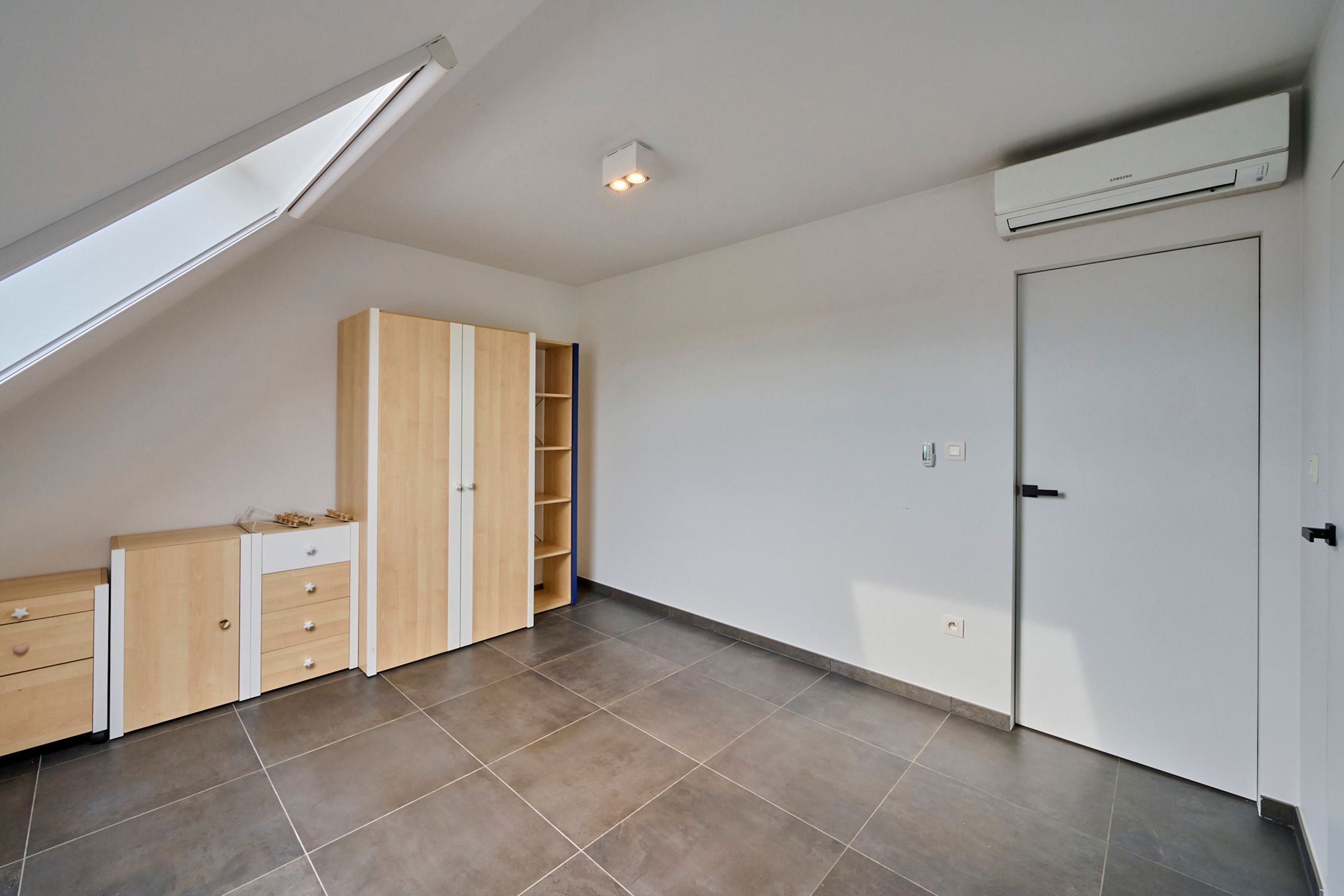ZEER RUIM EN HOOGWAARDIG AFGWERKT APPARTEMENT IN HET CENTRUM foto 11