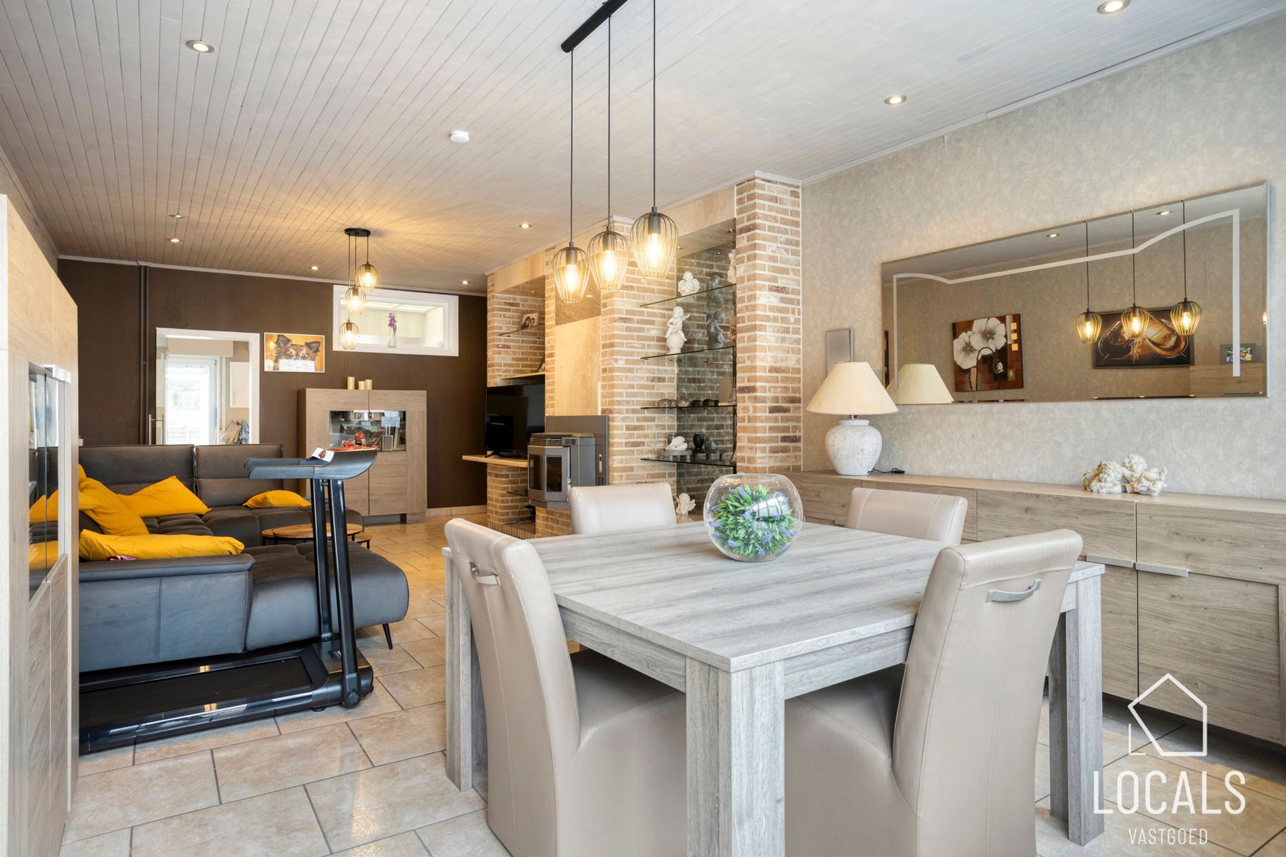 INSTAPKLARE WONING MET 4 SLAAPKAMERS  + TUIN EN GARAGE foto 3