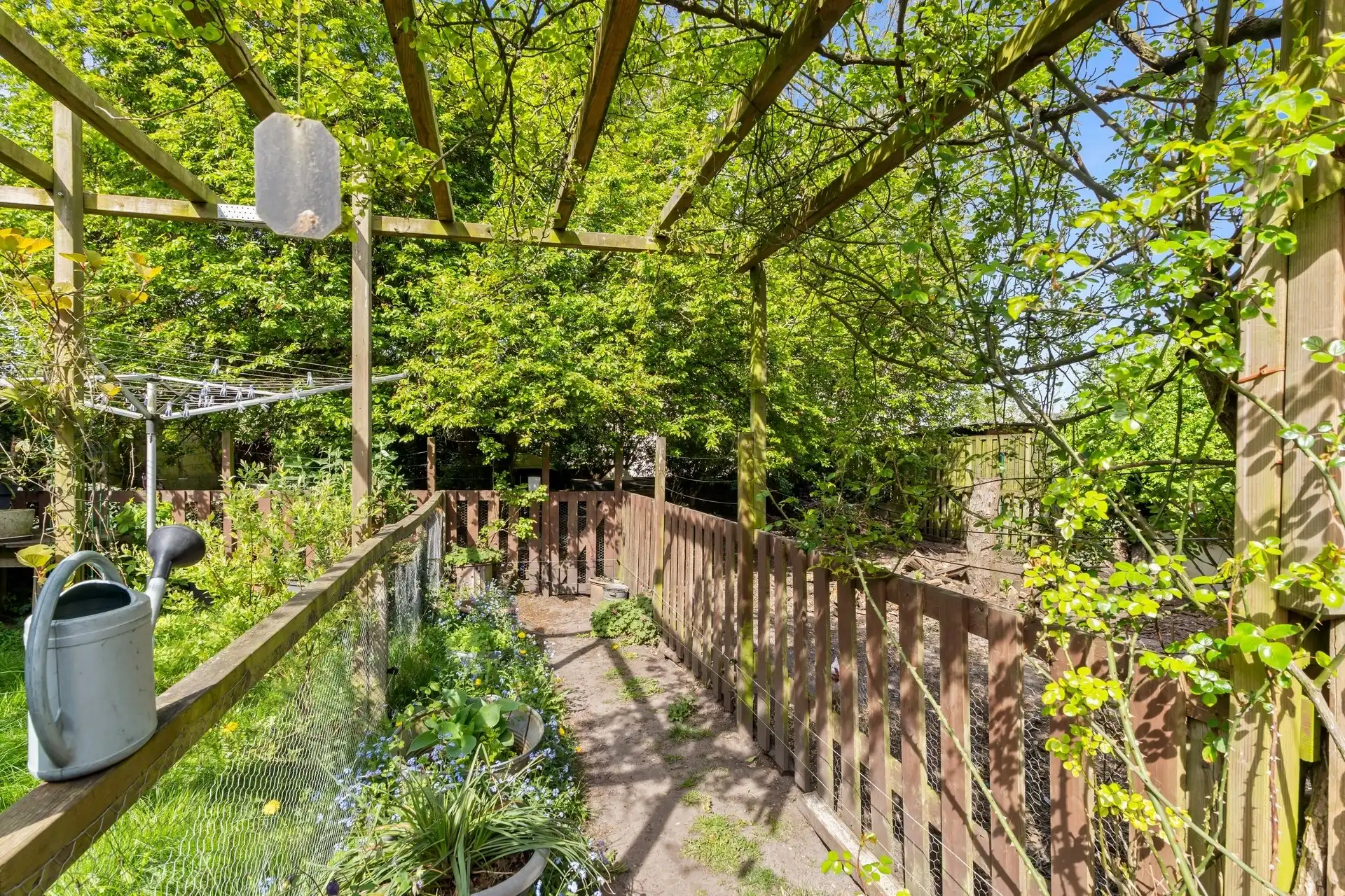 verder af te werken woning met grote garage foto 20