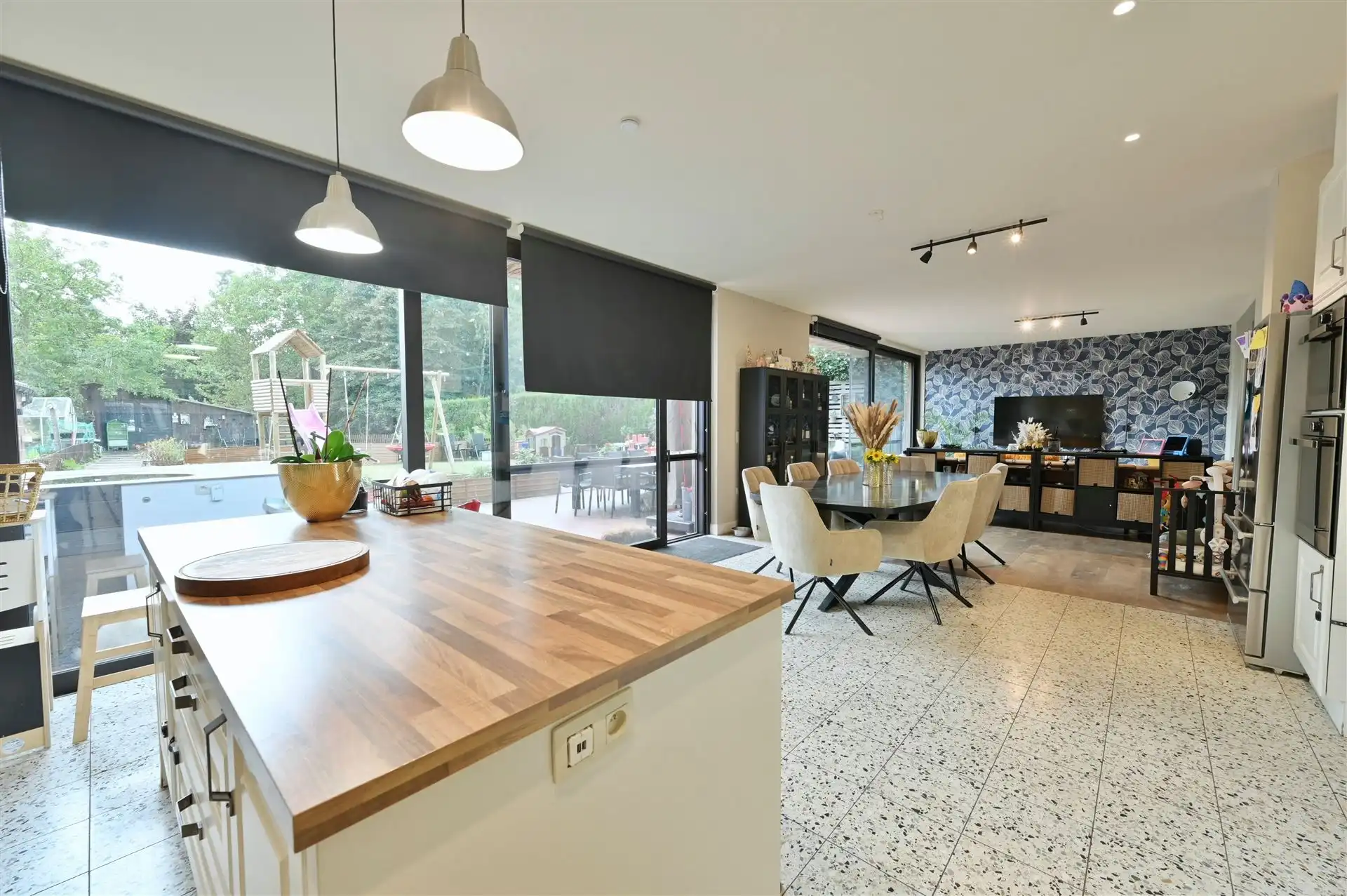 Veelzijdige woning met 5 slpks en bijgebouw van ca. 150 m² foto 10