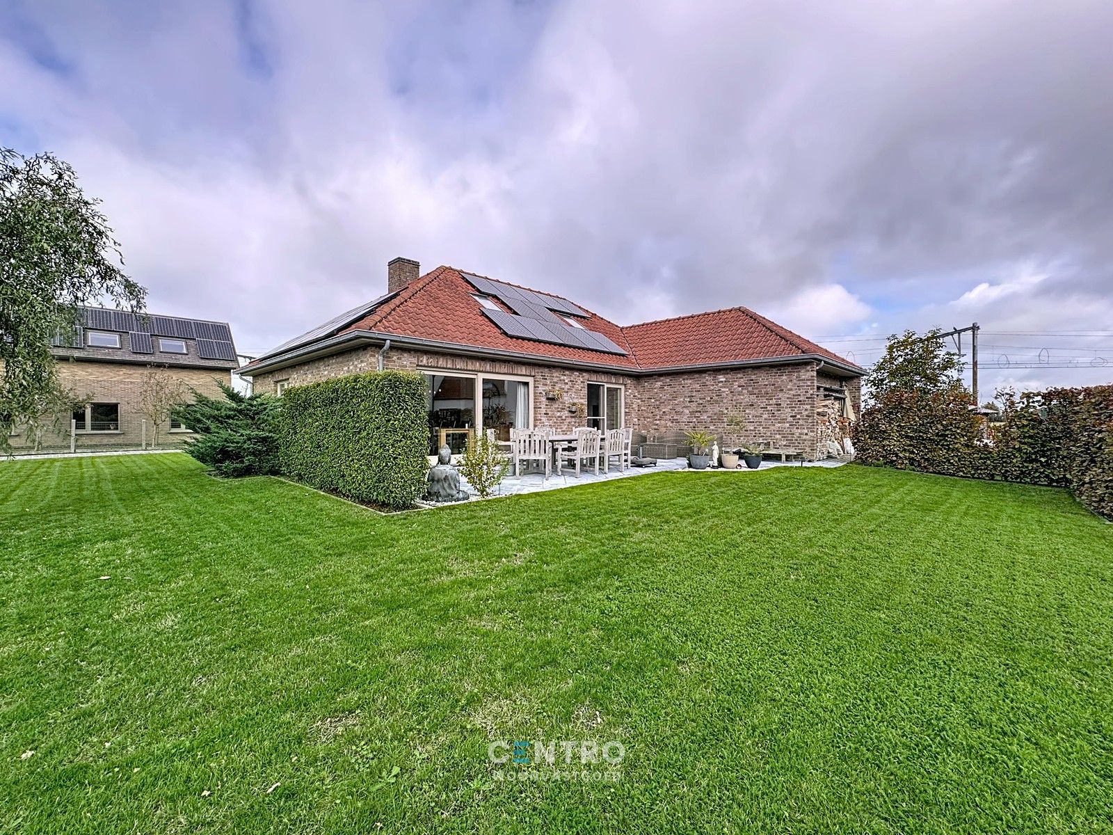 INTERESSANT gelegen woning op circa 1.200m2 grond te Uitkerke! foto 2