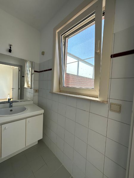 Uniek 1slpk dakappartement met royale zonneterassen op wandelafstand van zee ! foto 11