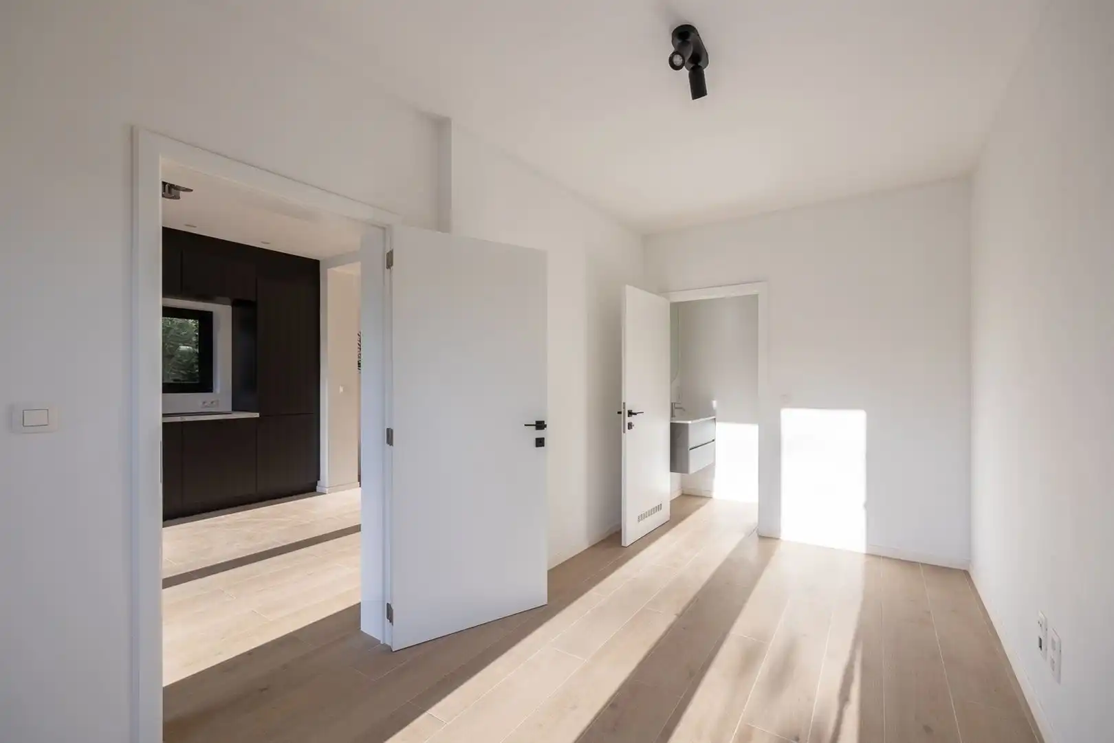Gerenoveerde woning in zeer geliefde straat in centrum!  foto 7