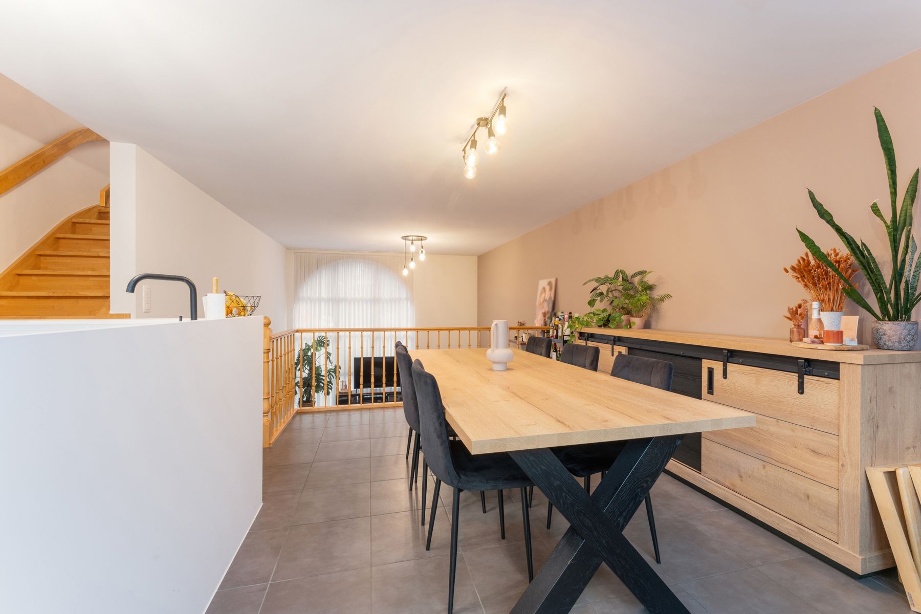 Instapklare woning  met 4 slpk, garage en stadstuin foto 5