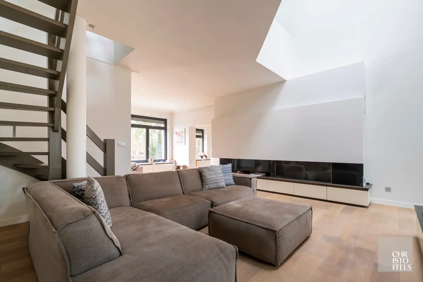 IN OPTIE - Totaal gerenoveerde villa (362 m²) met poolhouse (239 m²) in Opoeteren foto 15