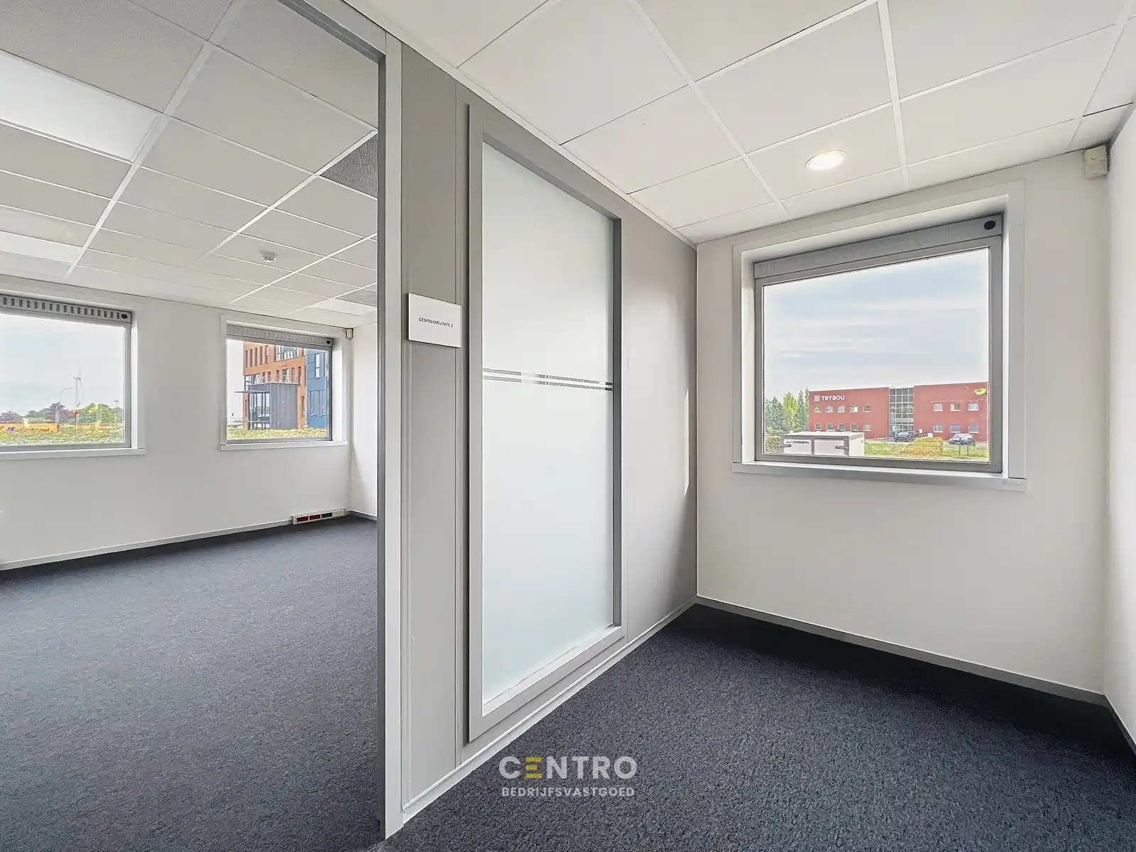 Instapklare KANTOORRUIMTE (± 700 m²) - ALL-IN formule (huur, verbruik, randaccomodatie, etc.) te IEPER. foto 6