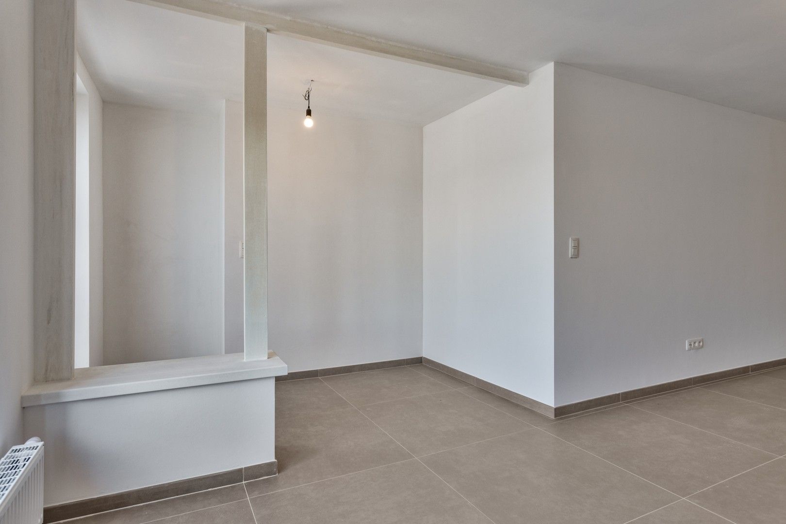 Recent gerenoveerde woning met groen zicht in Ruiselede foto 8