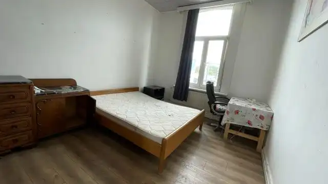 Magazijn met te renoveren woning foto 18