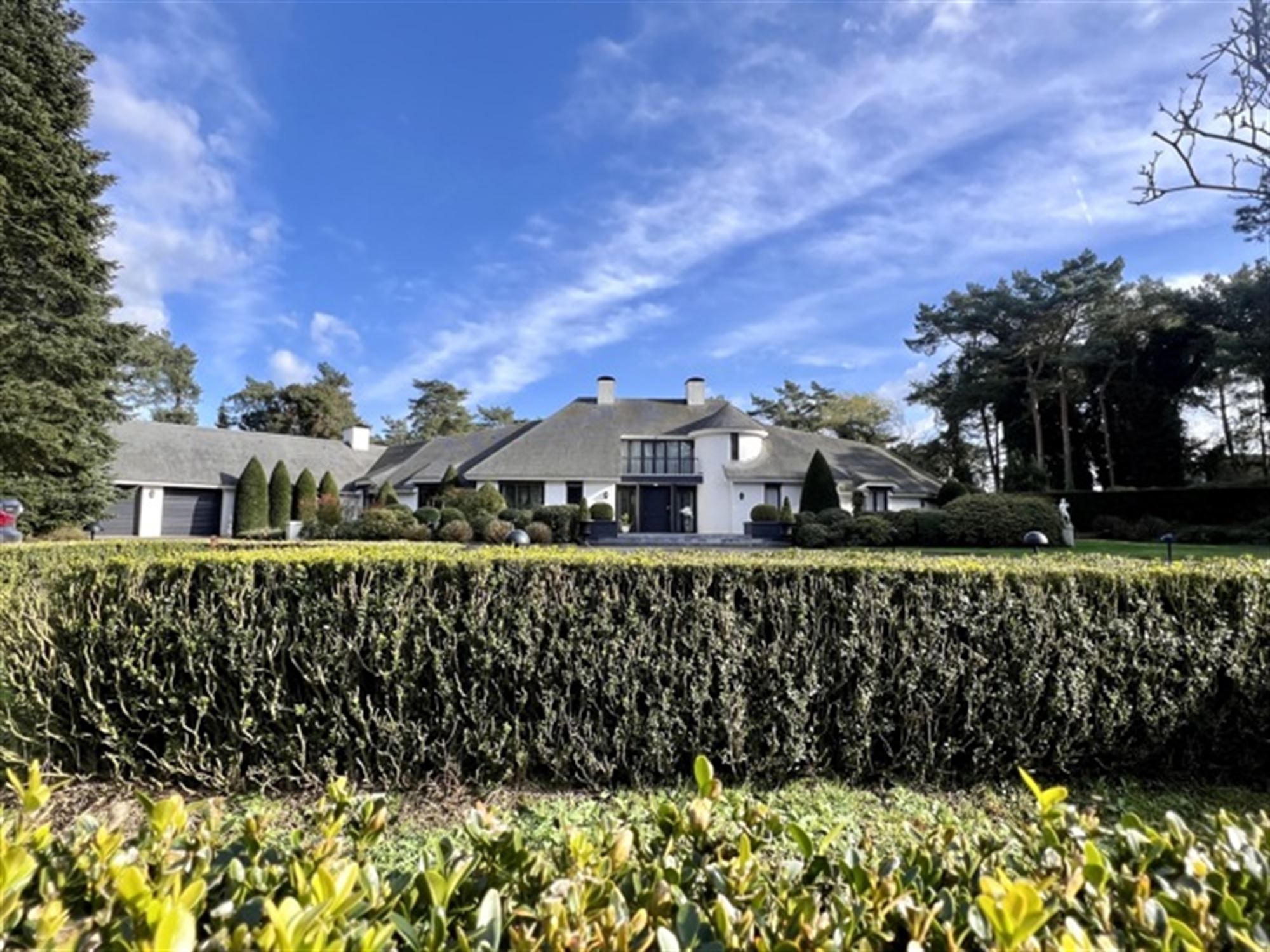 Statig landgoed met binnenzwembad op toplocatie foto 2