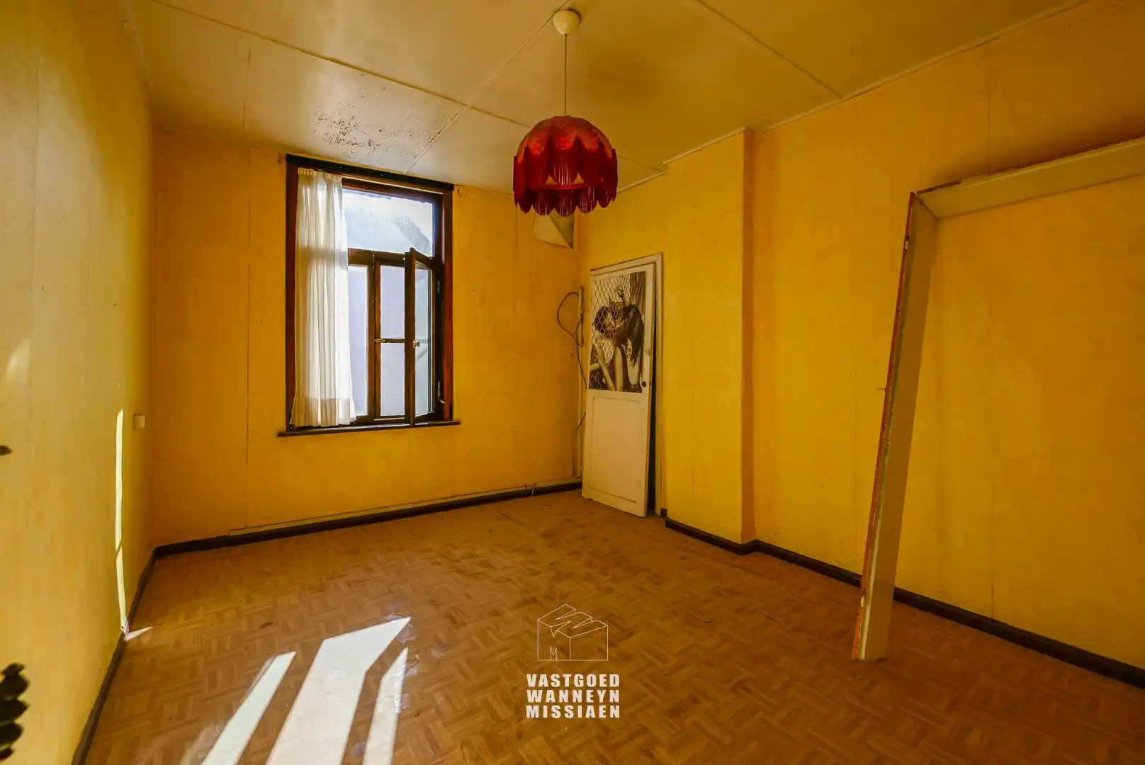 Casco woning met kantoorfunctie, ruime garage en een knusse binnenkoer foto 16