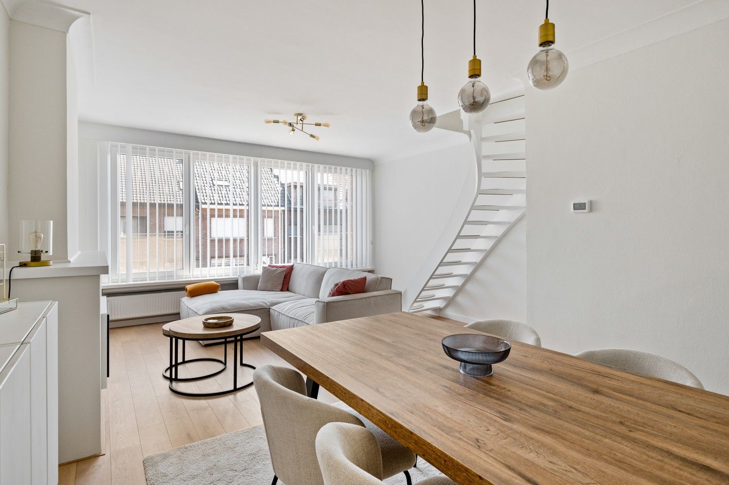 Instapklare duplex met 2 slaapkamers en terras op toplocatie in Schoten! foto 3