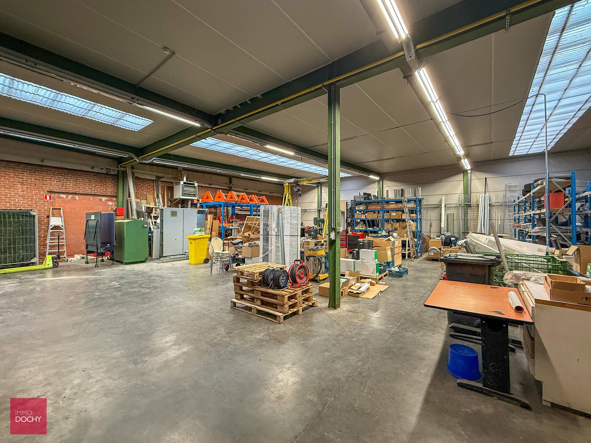 Vlot toegankelijk magazijn / werkplaats met burelen | Wagenaarstraat foto 4