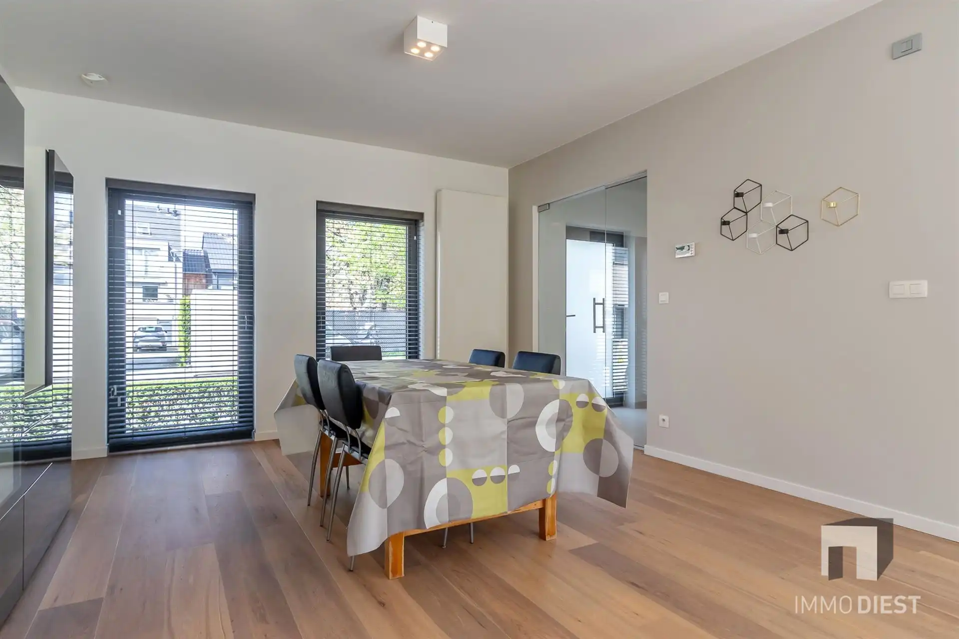 Luxe woning met 4 slaapkamers, 2 badkamers, garage en zonnige tuin foto 4