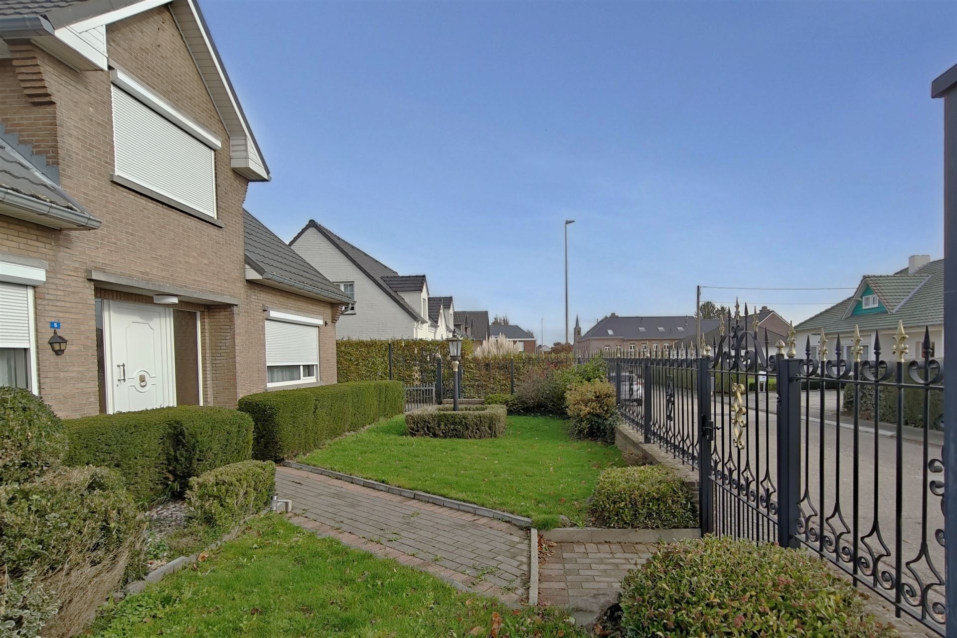 Statige woning op 9a15ca met 4 slpk. in verzorgde woonwijk te Kesselt foto 6