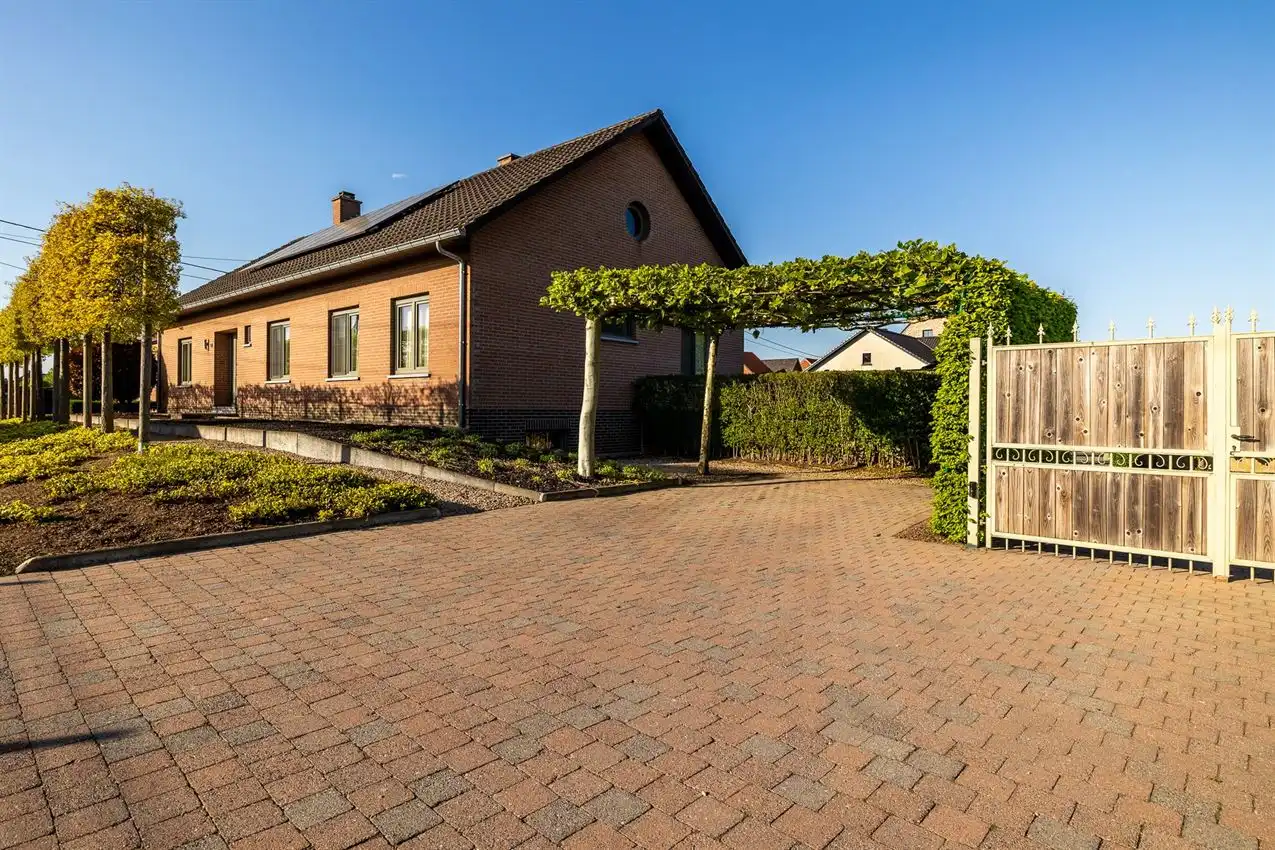 Gerenoveerde woning 3slk op rustige ligging foto {{pictureIndex}}