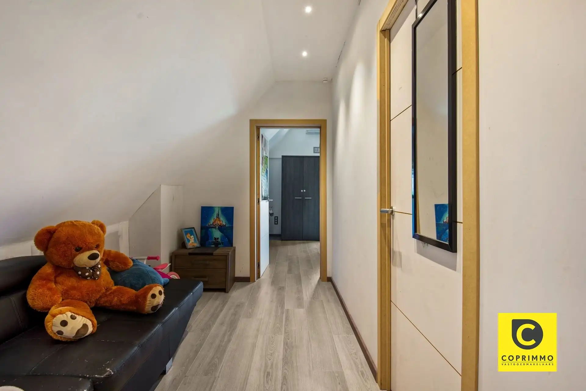 Woning: 4 slk + magazijn foto 16
