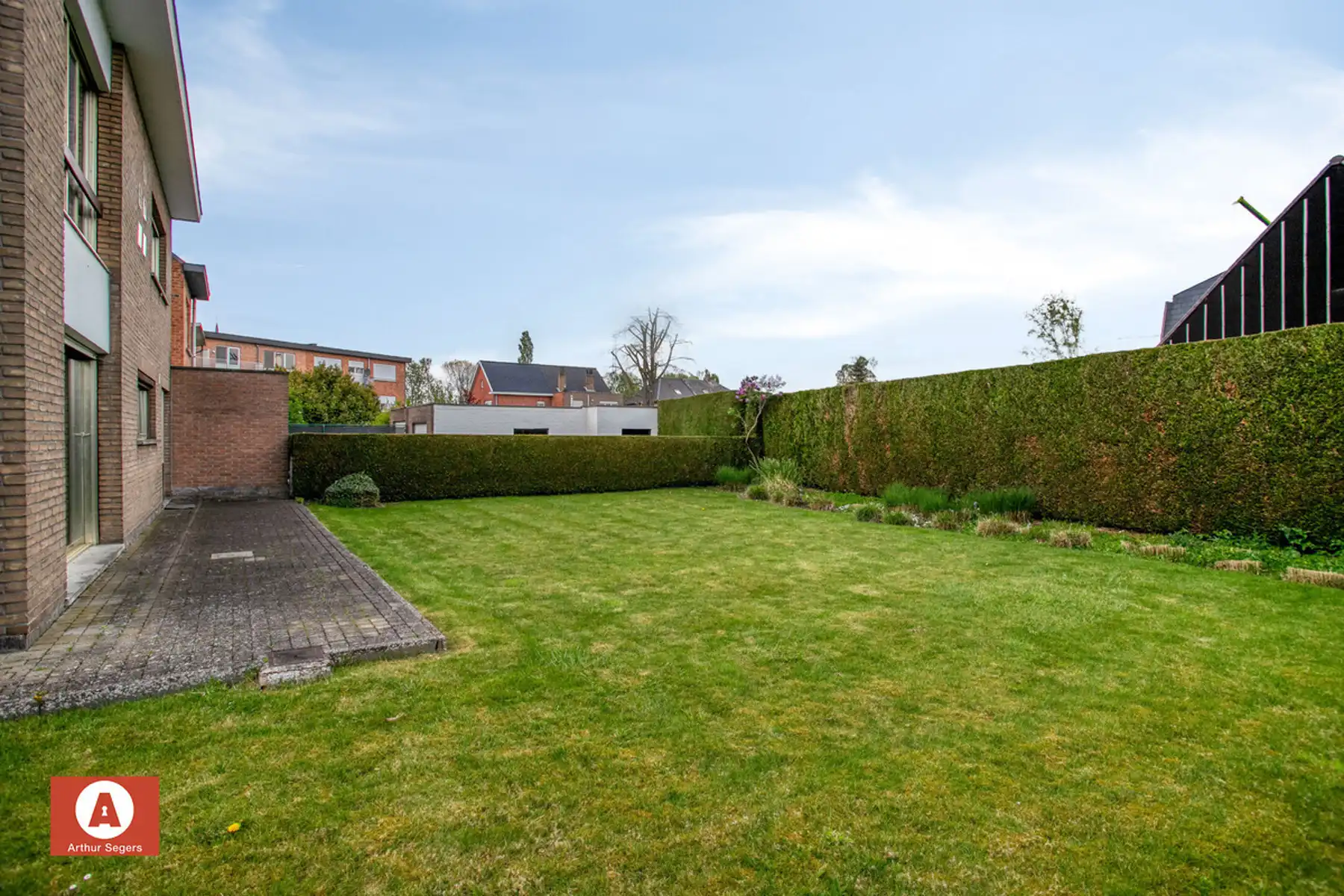 Op te frissen woning in hartje Londerzeel foto 31