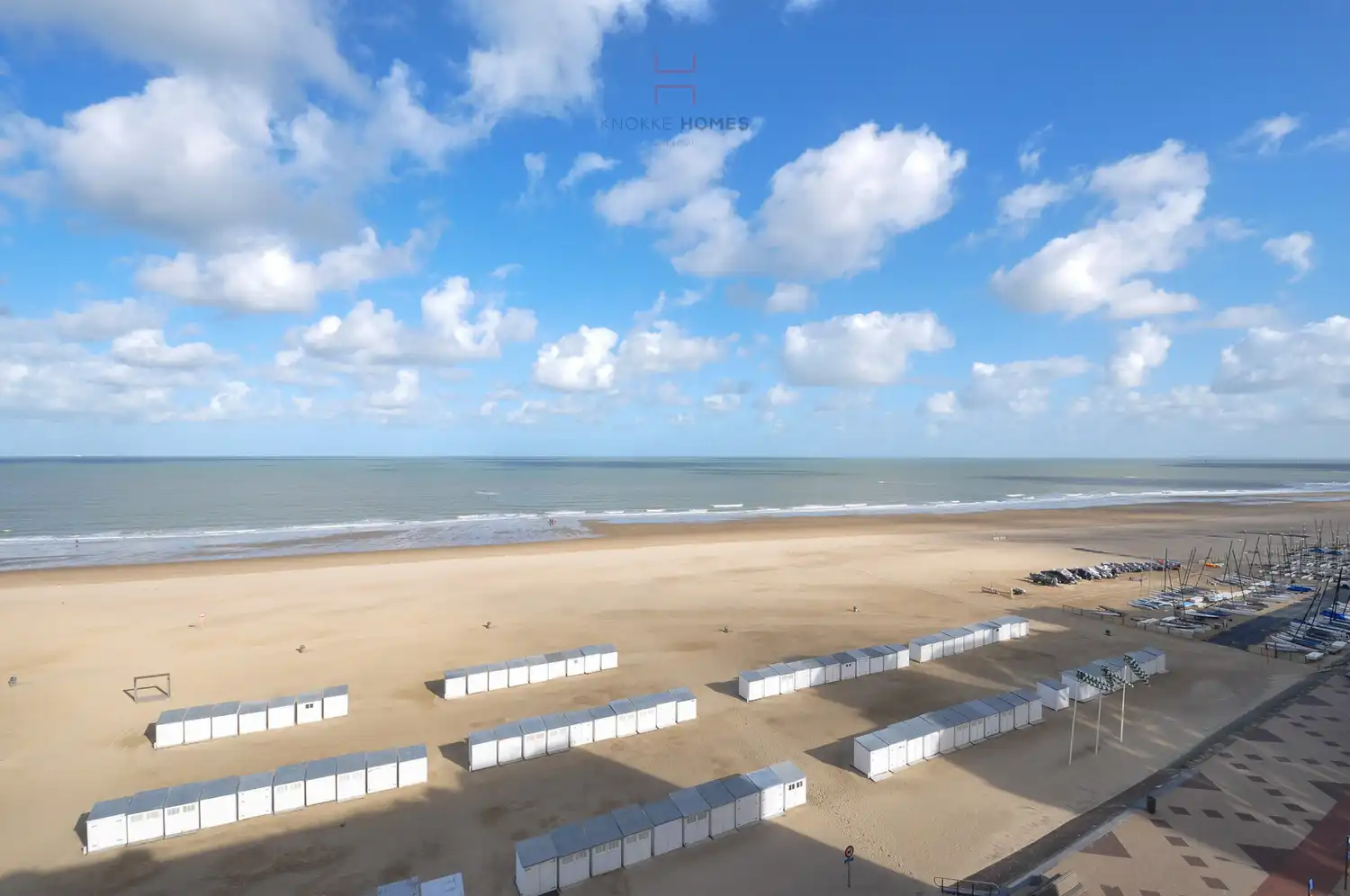 Gerenoveerd appartement met panoramisch zeezicht aan de Zeedijk in Knokke-Duinbergen foto 3