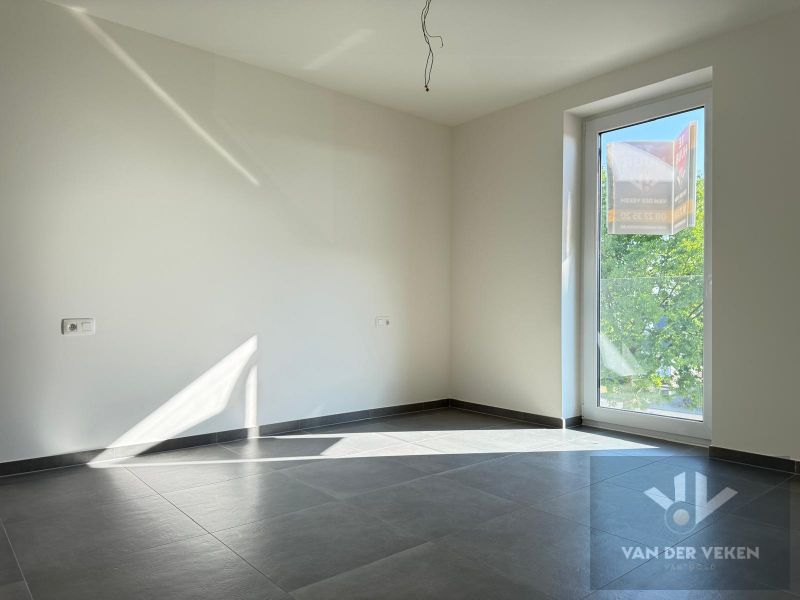 HYPERMODERN BEN-NIEUWBOUWAPP MET 2 SLPK EN RUIM TERRAS foto 9