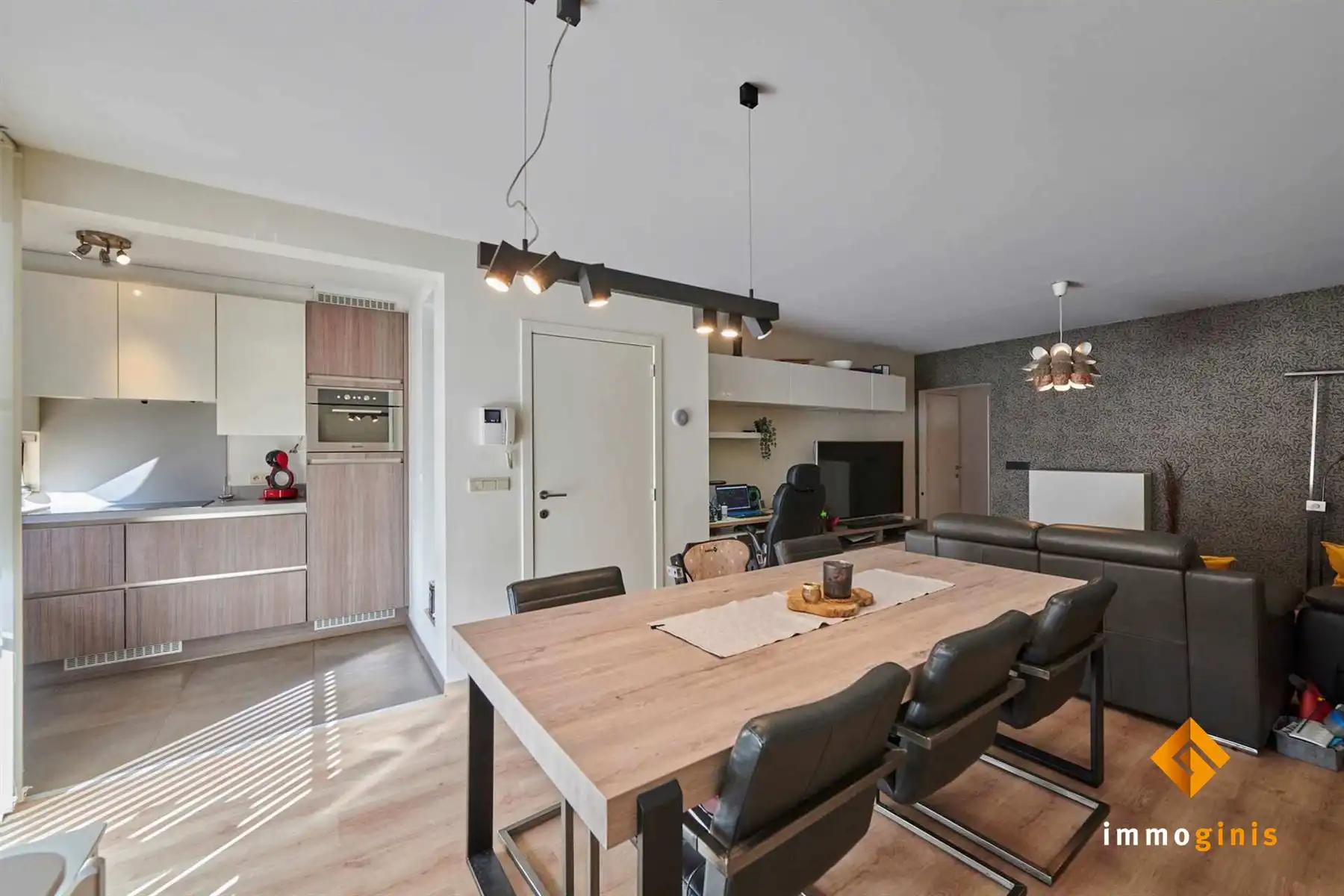Energiezuinig gelijkvloers appartement met 2 slaapkamers, nabij het centrum van Genk! foto 2