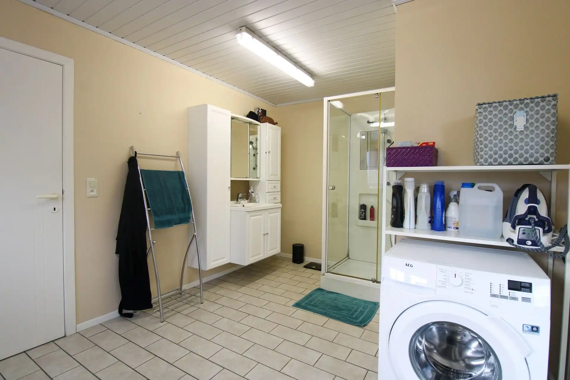 Gezinswoning met 3 slaapkamers op royaal perceel van 14a18ca in het landelijke Uikhoven! foto 9