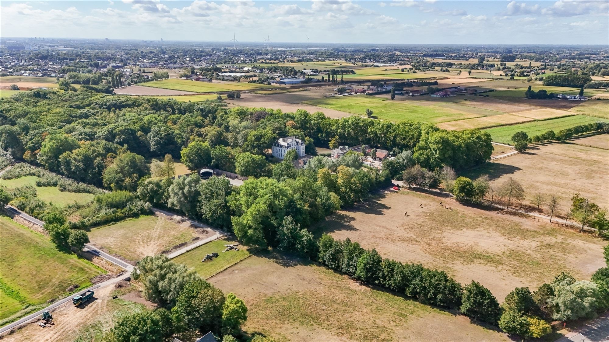 Ultragezellige en instapklare woning in het hart van Wippelgem foto 2