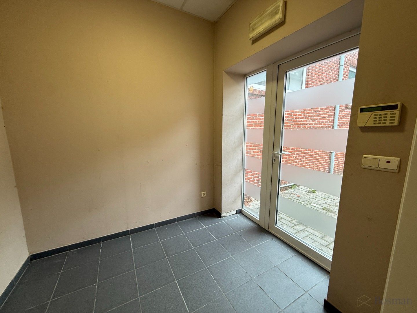 Bedrijfshal met bureauruimte (240m²) te huur in Tessenderlo foto 3