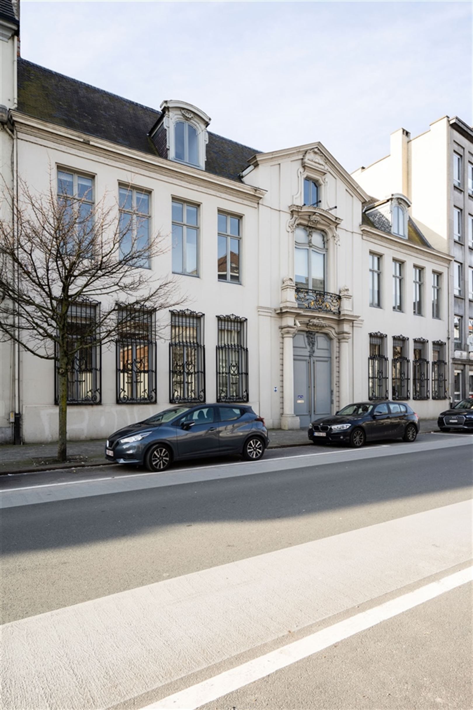 Karaktervolle kantoorruimte te huur in uniek Stadspaleis foto 2