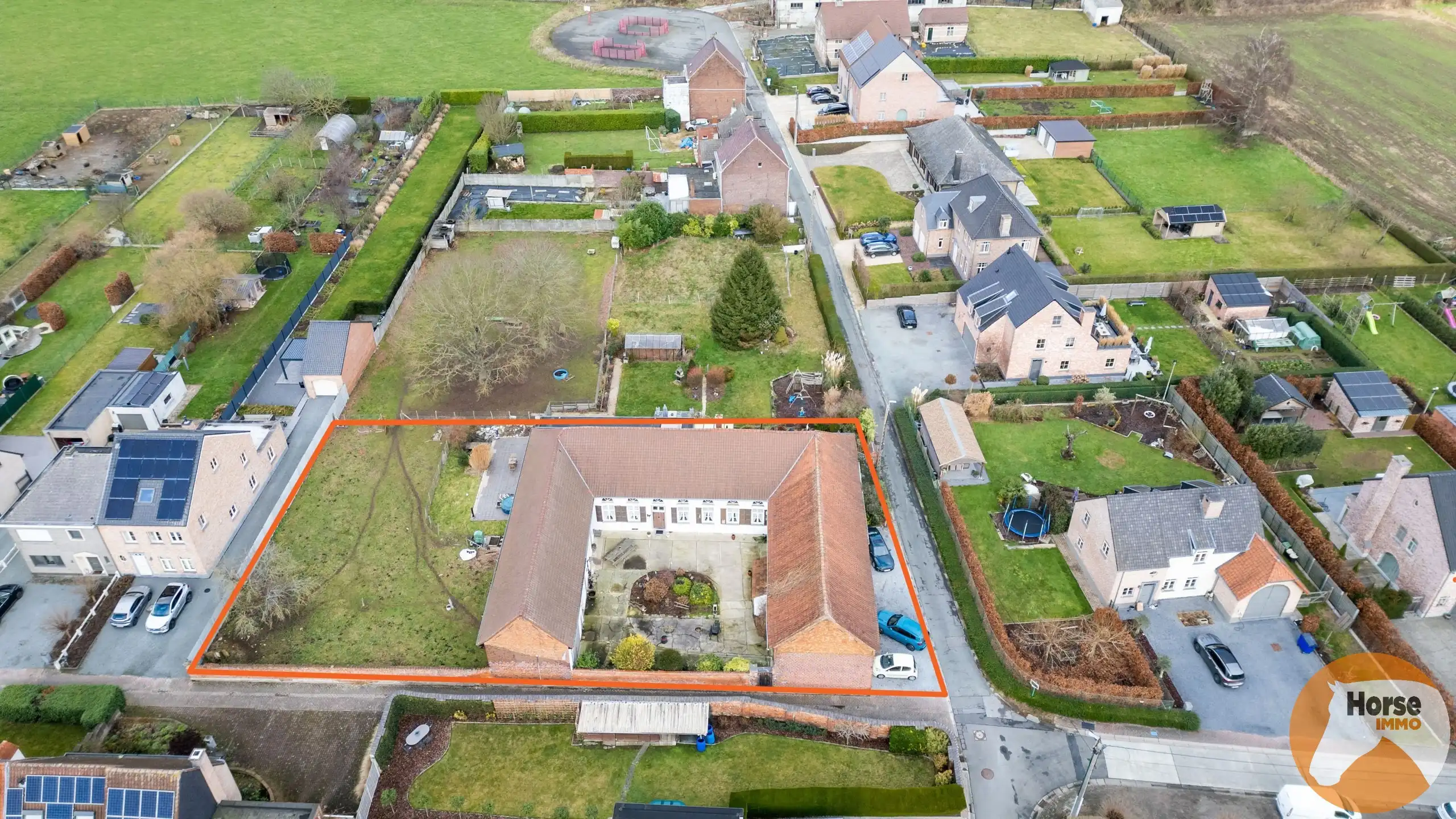 Hoofdfoto van de publicatie: GERAARDSBERGEN - Hoeve met studio