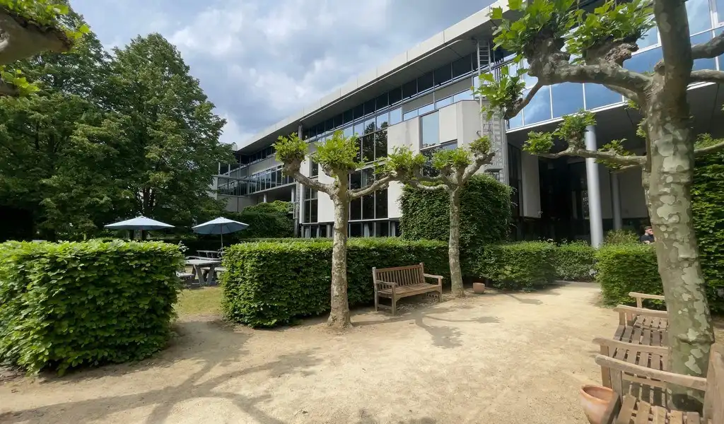 Instapklaar kantoor te huur in Wilrijk foto 11
