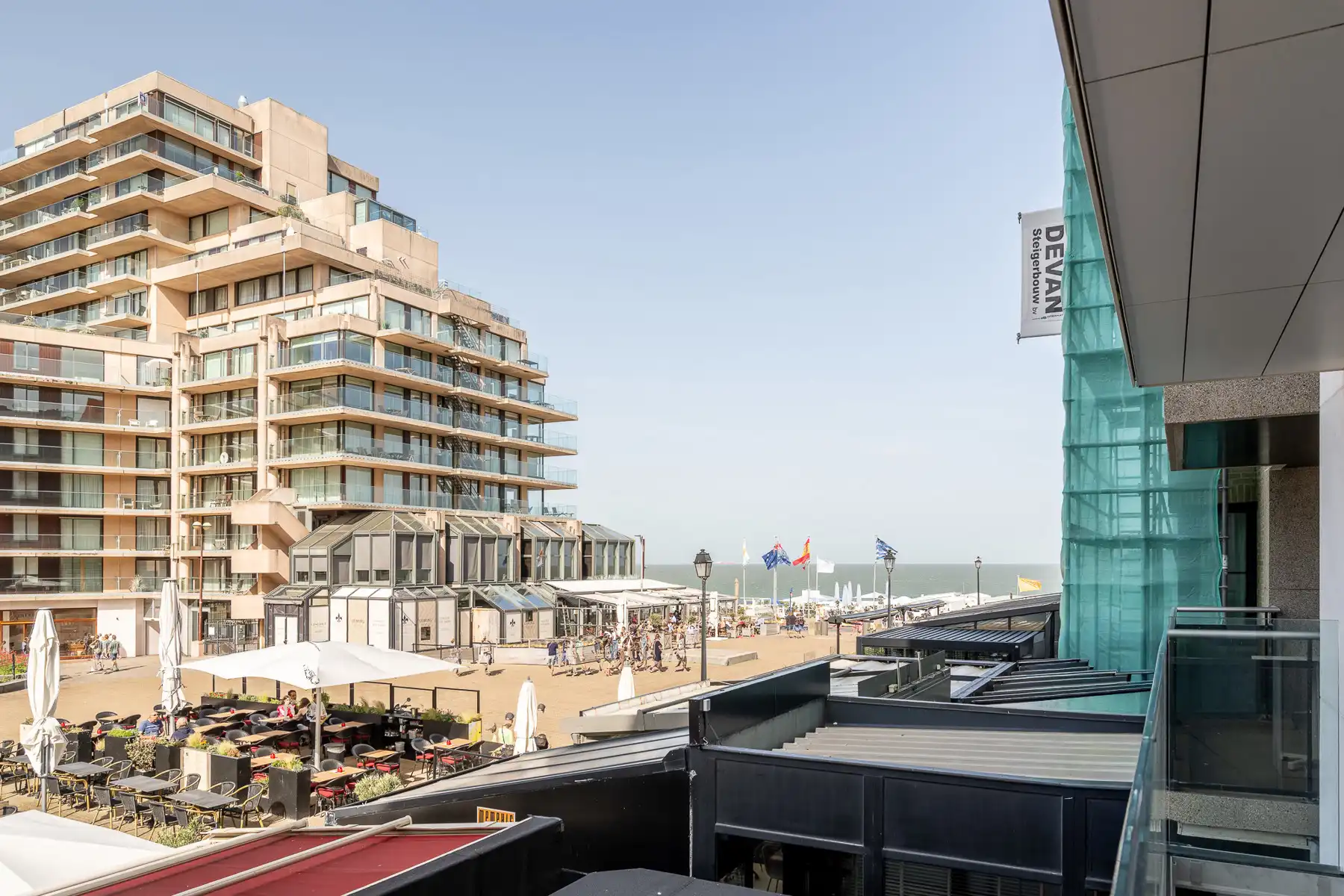 Gerenoveerd appartement met zijdelings zeezicht foto 3