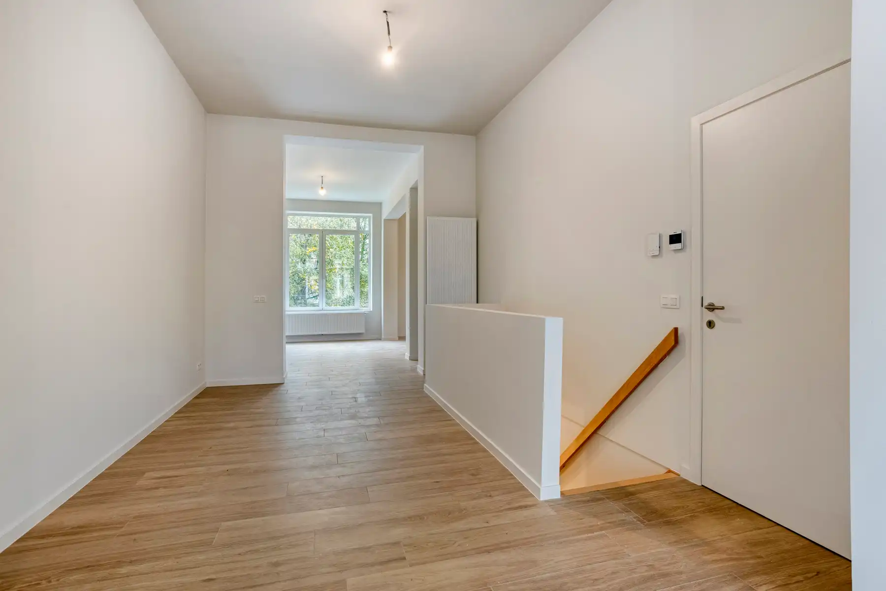 Prachtig gerenoveerd 2-slaapkamerappartement met tuin foto 4