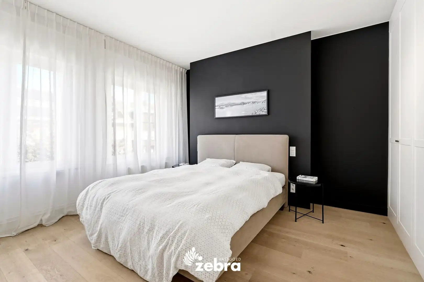 Kwalitatief gerenoveerde herenwoning met garage te Sint-Elisabeth Kortrijk! foto 17