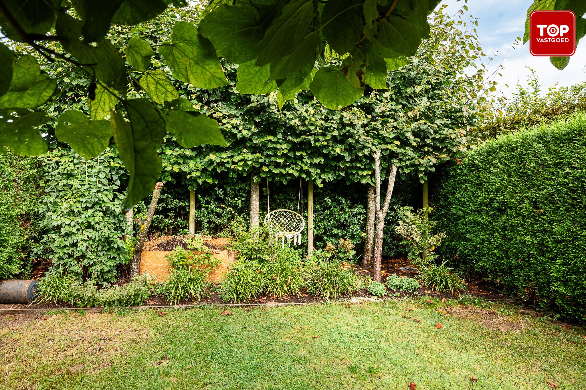 Instapklare gezinswoning met een garage en een prachtige groene Tuin foto 24