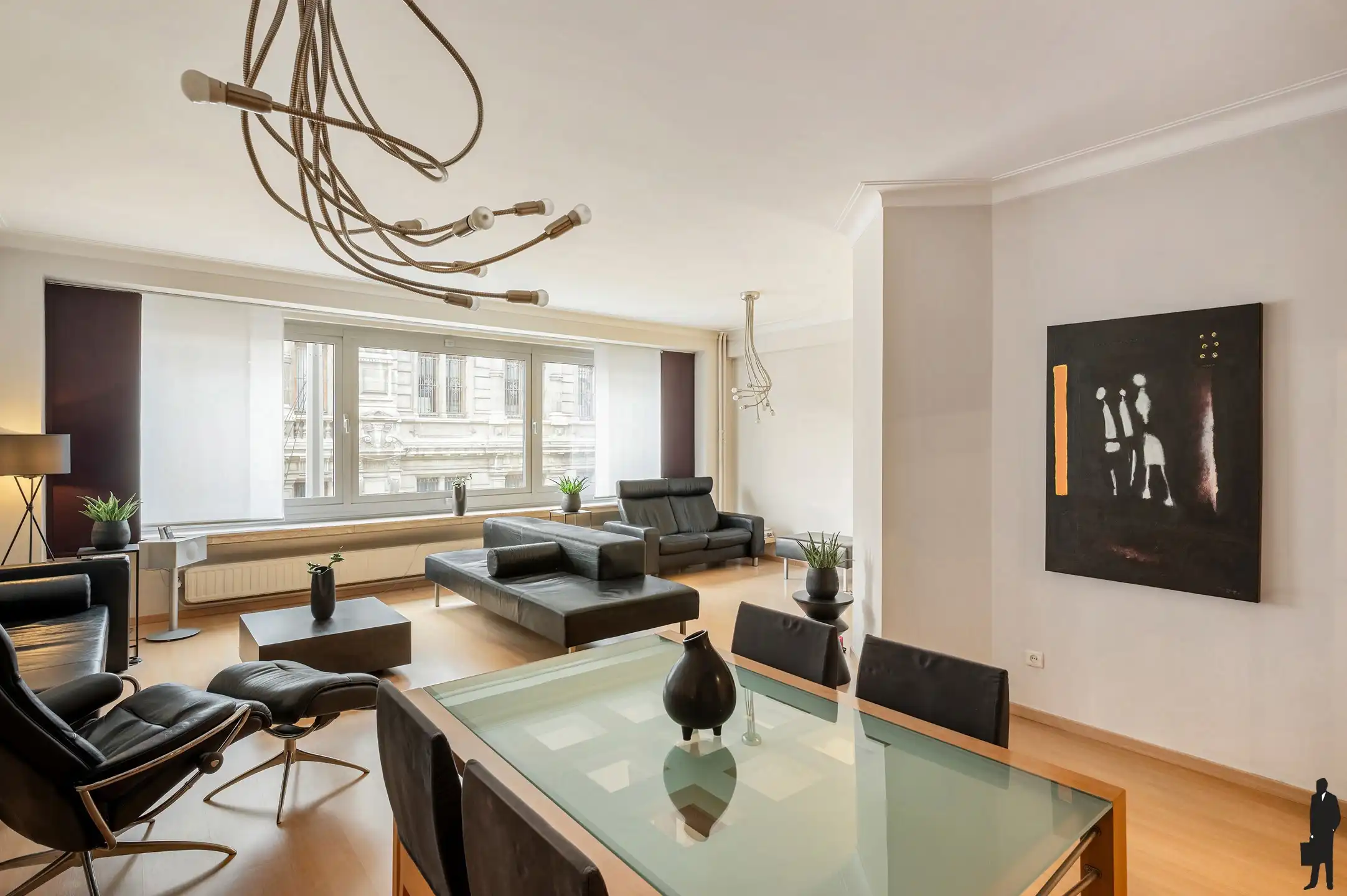 Breed en lichtrijk wonen op toplocatie. foto {{pictureIndex}}