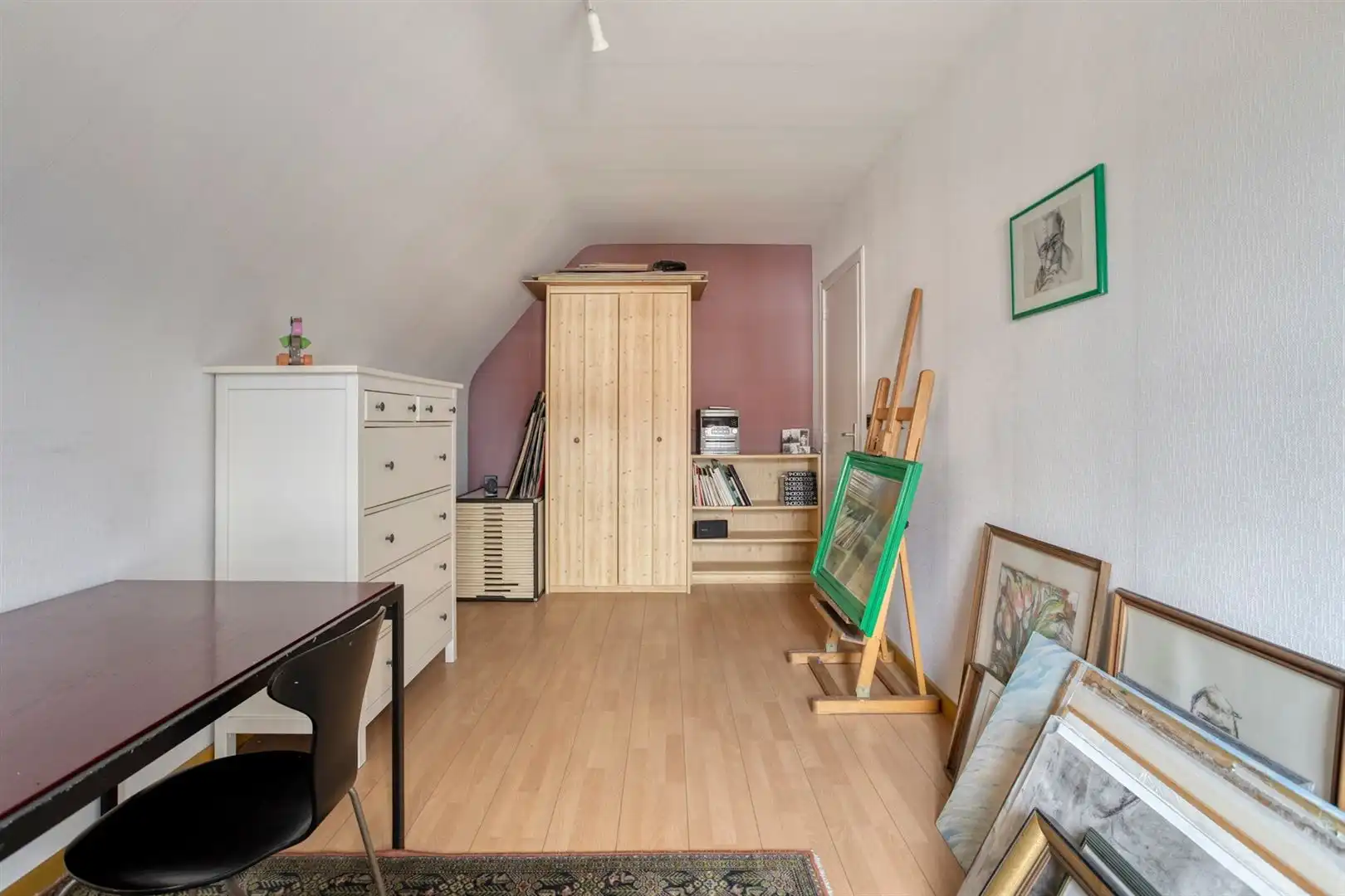 Rustig gelegen open bebouwing met 3 slaapkamers en garage op een perceel van 556 m². foto 16