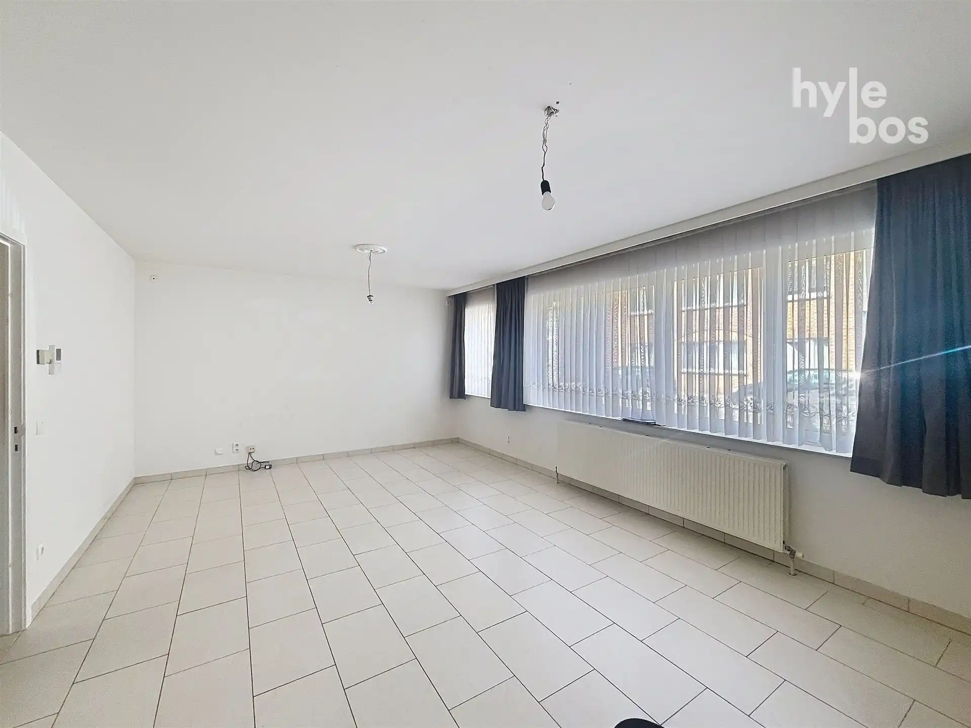 Gelijkvloers 3 slaapkamer appartement met tuin en garage foto 3