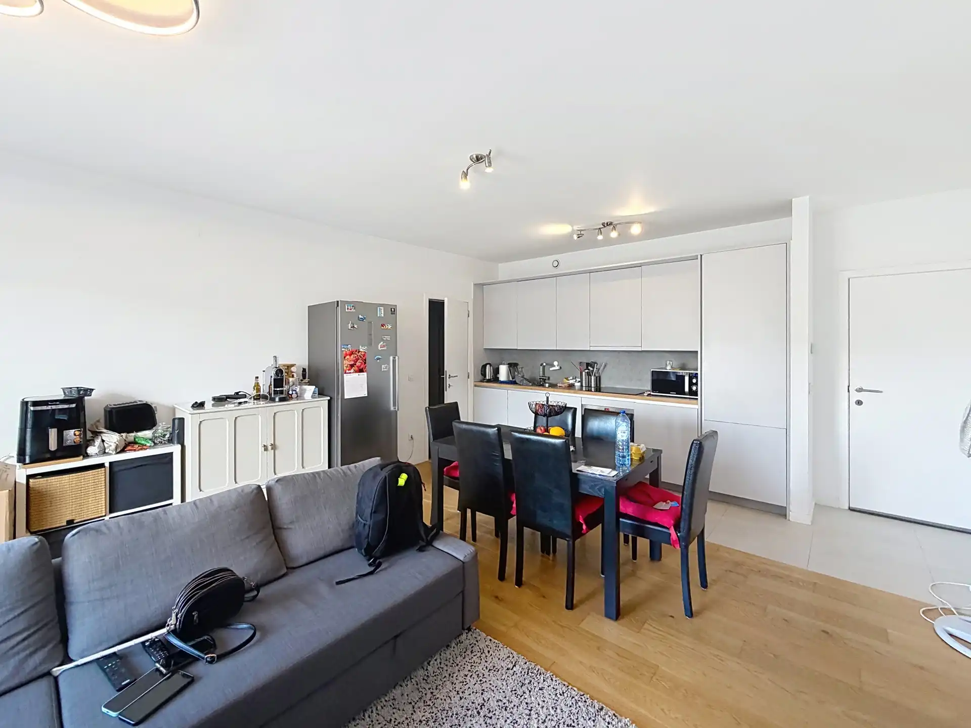 Nieuw appartement met 3 slaapkamers en parkeerplaats ! foto 3