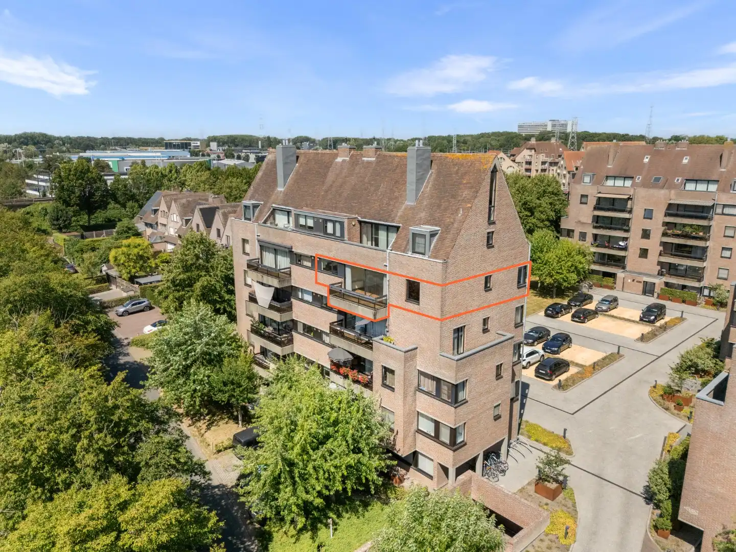Te renoveren lichtrijk appartement met garage te Kristus-Koning (Brugge) foto 13