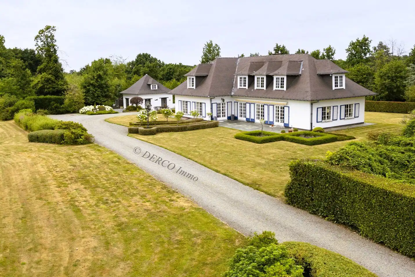 discreet achterin gelegen villa, uitzonderlijk rustig op 6,10 hectare foto 2