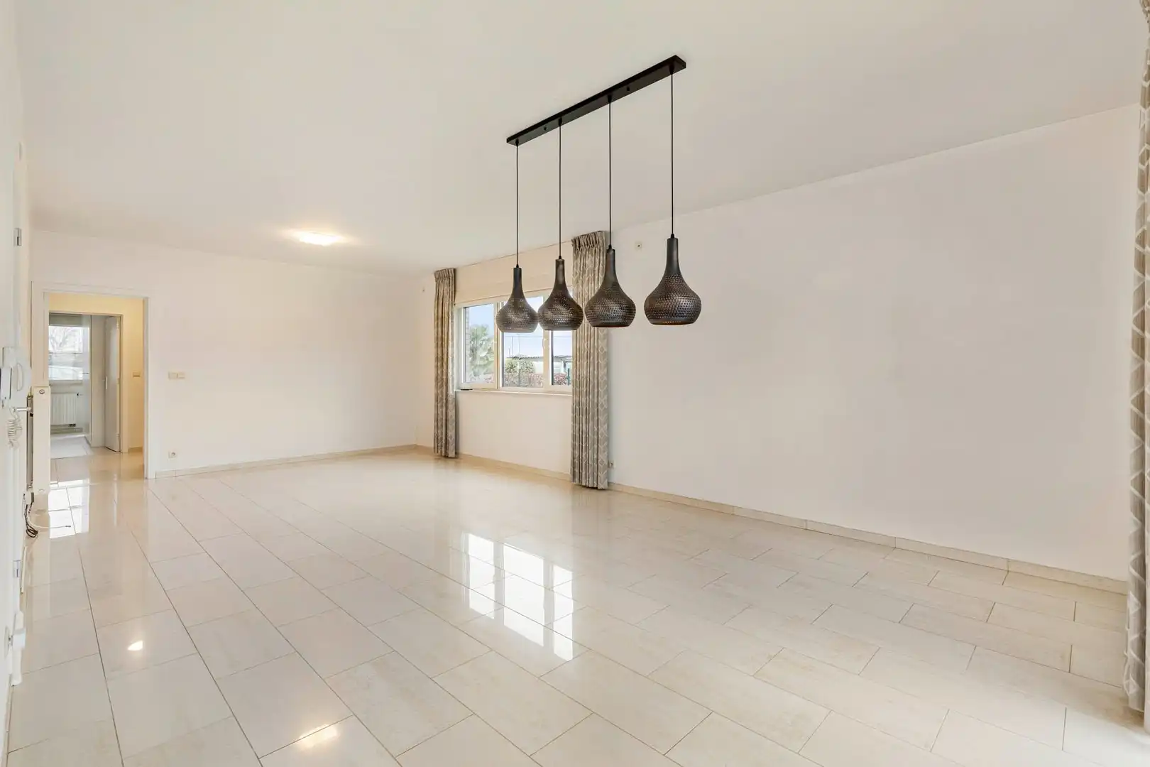 Lichtrijk 2-slaapkamerappartement met 2 terrassen + autostaanplaats in Zepperen (Sint-Truiden). foto 4