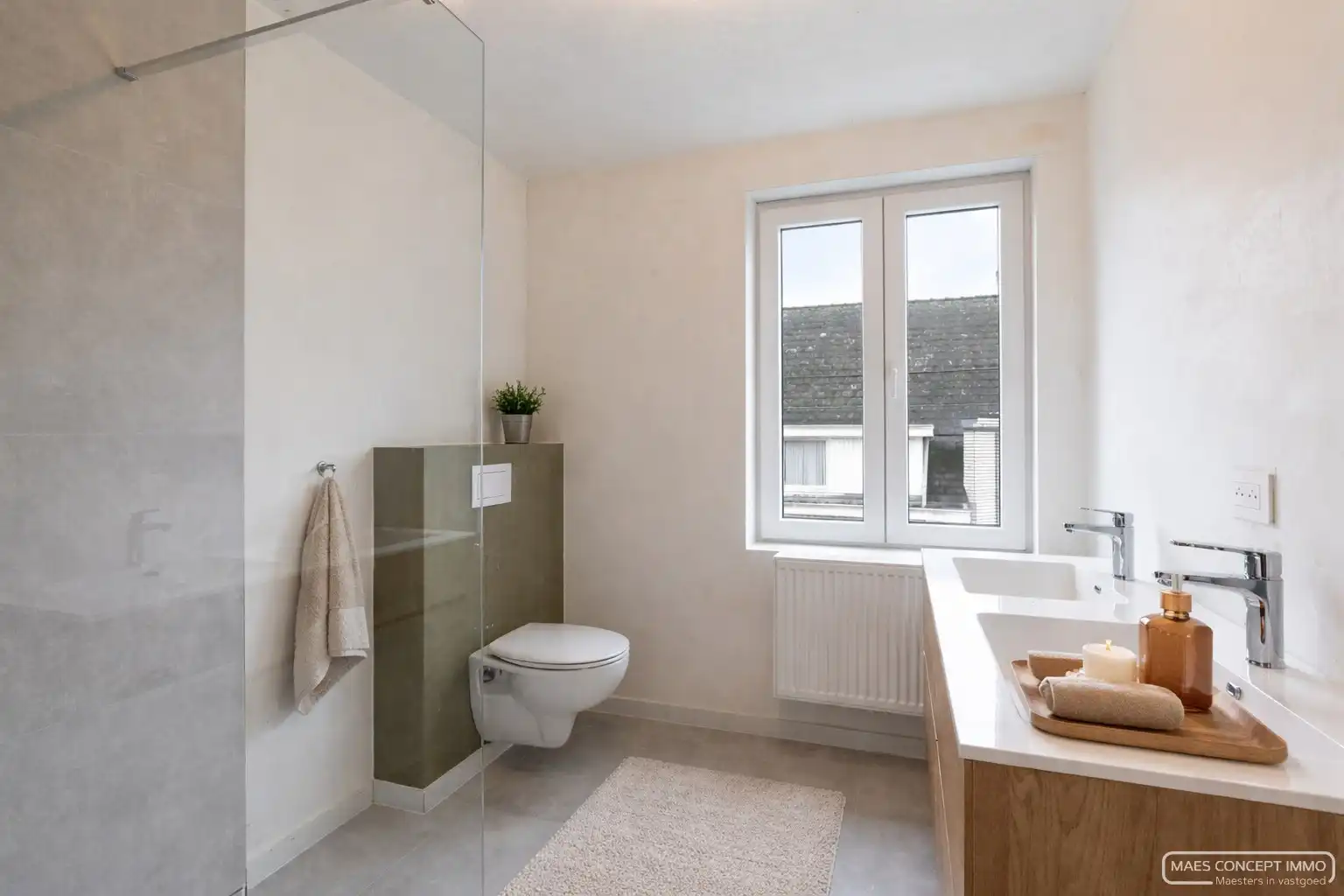 Gerenoveerde woning met 3 slaapkamers en grote tuin te koop centrum Avelgem foto 5