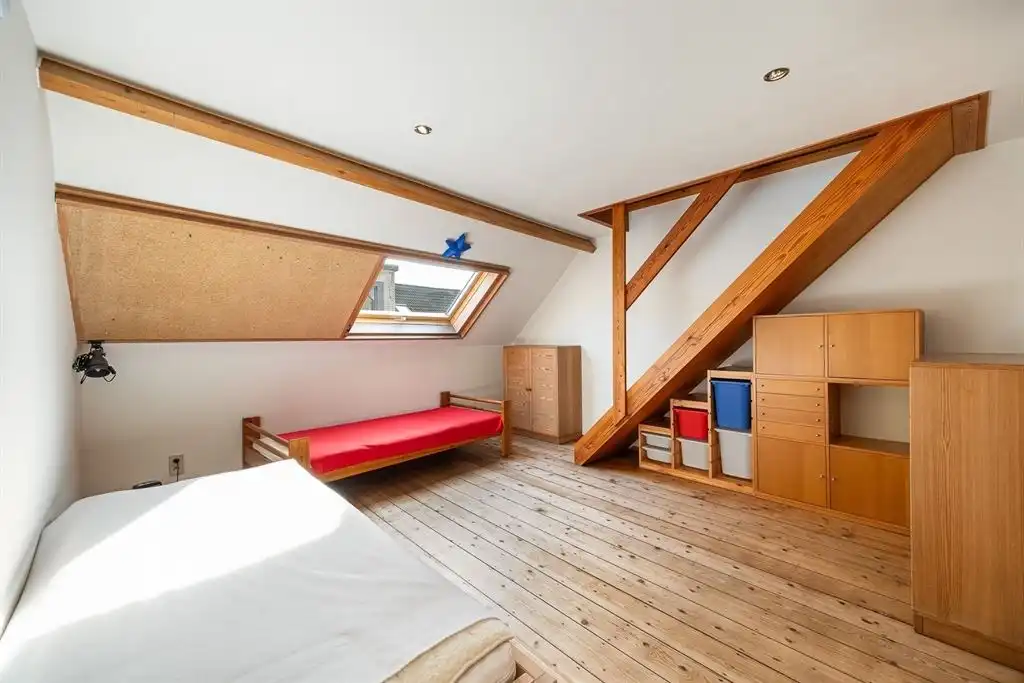 Ruime woning met dakterras en atelier foto 17