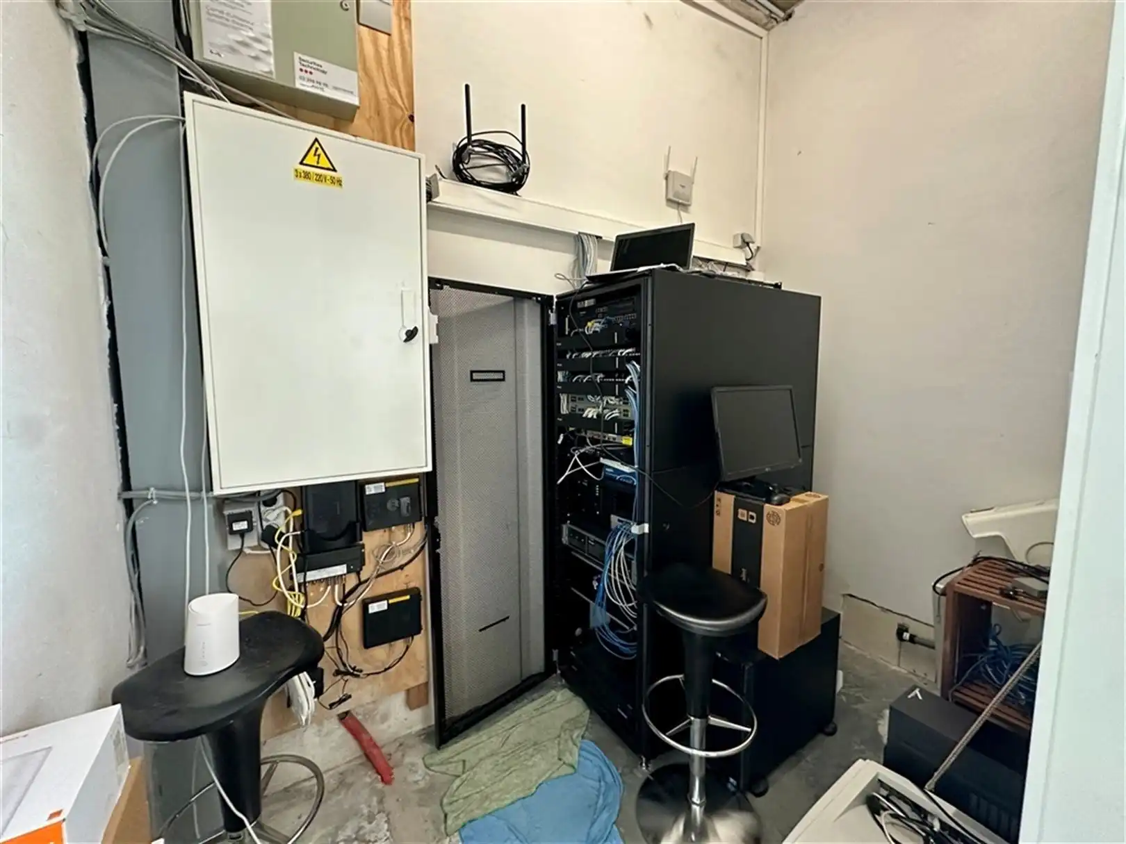 Magazijn met kantoren te koop in Gent nabij R4 foto 17